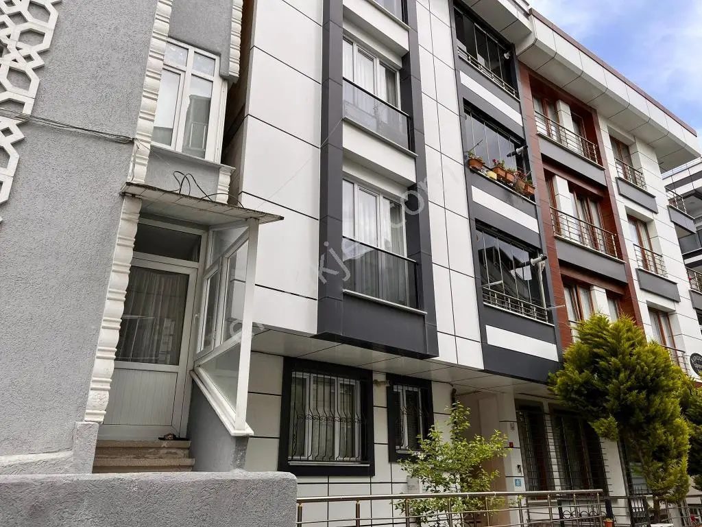 Küçükçekmece Halkalı Yenidoğanda Çatı Dübleks Satılık Daire
