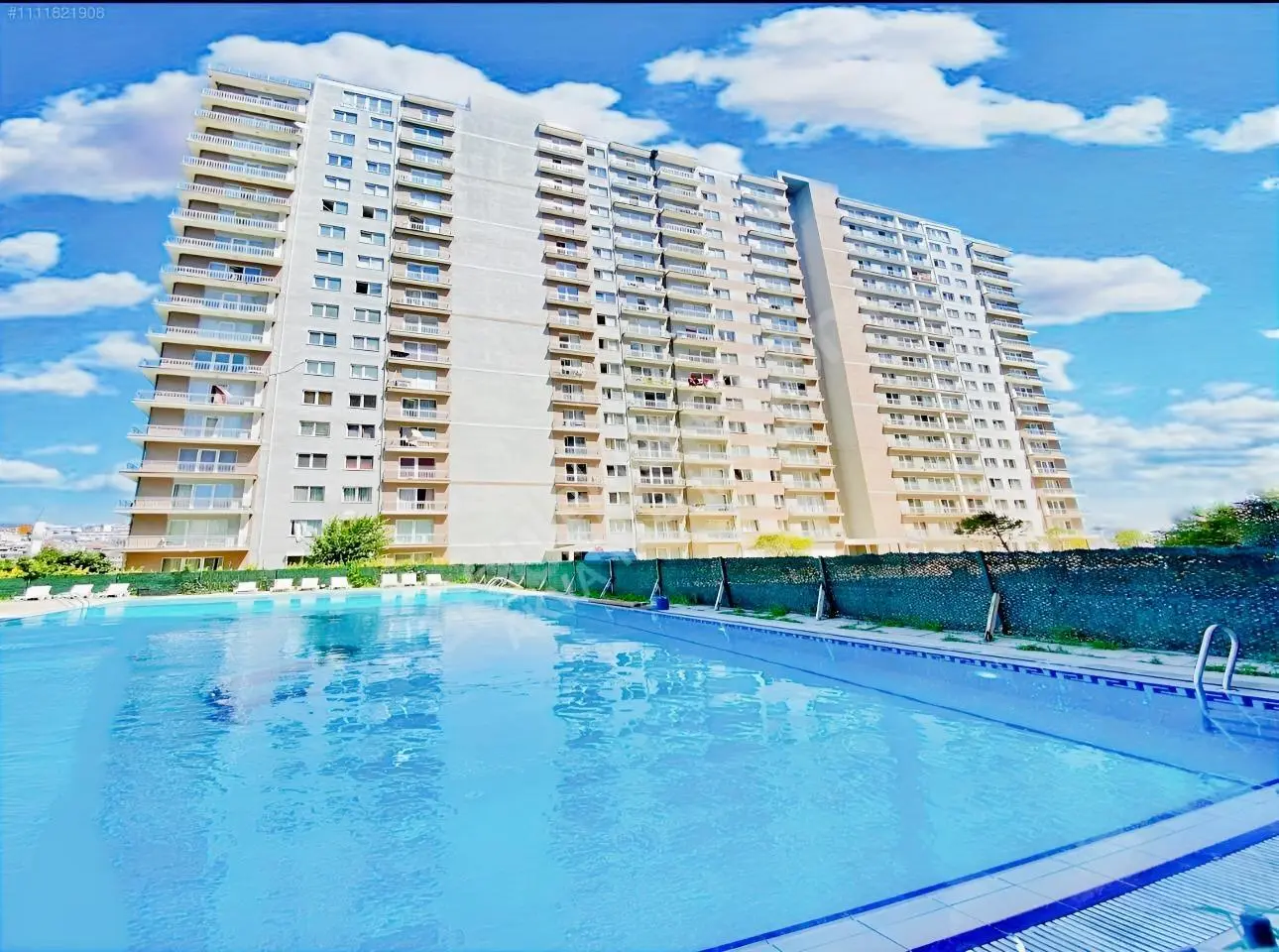 Cumhuriyet Mahallesi Havuzlu+Güvenlikli Site İçi 1+1 Daire !