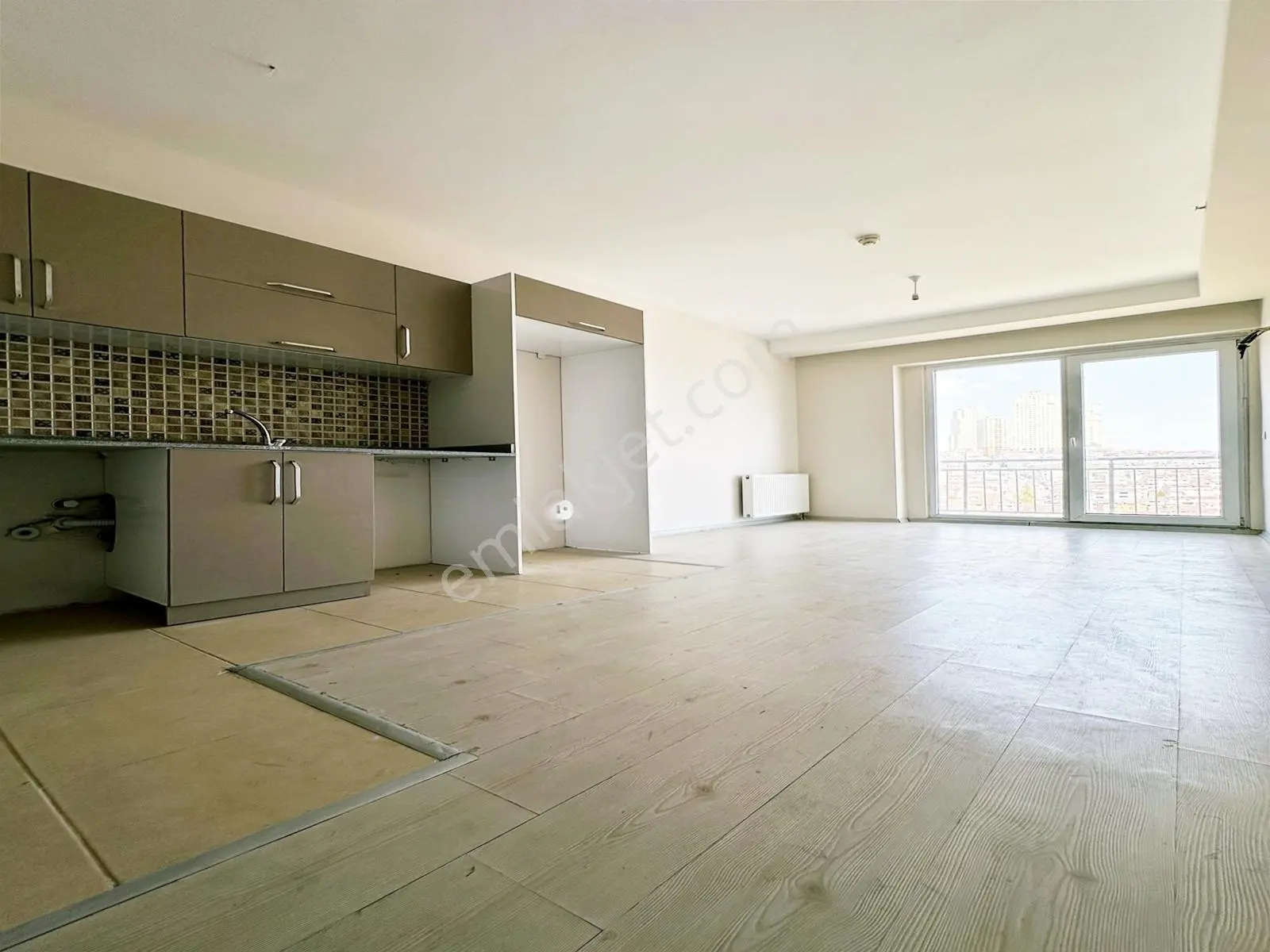 Cumhuriyet Mahallesi Havuzlu+güvenlikli Site İçi 1+1 Daire ! — fotoğraf 2