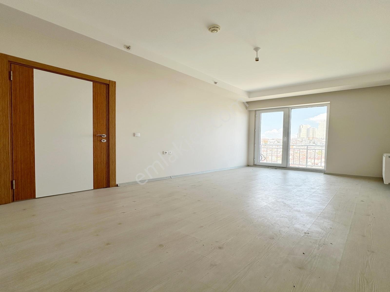 Cumhuriyet Mahallesi Havuzlu+güvenlikli Site İçi 1+1 Daire ! — fotoğraf 7