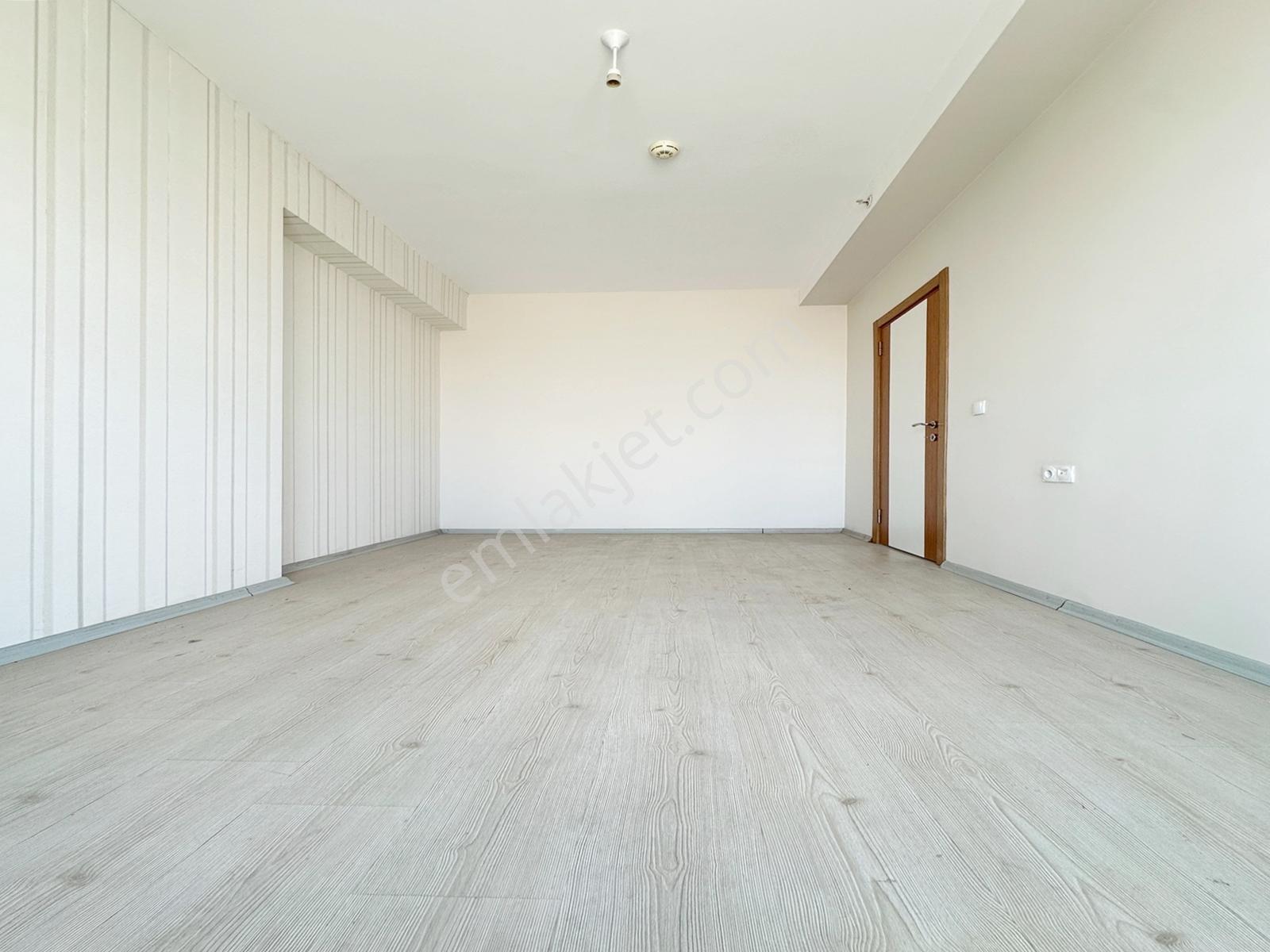 Cumhuriyet Mahallesi Havuzlu+güvenlikli Site İçi 1+1 Daire ! — fotoğraf 8