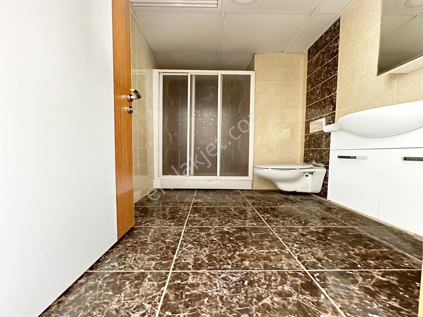 Cumhuriyet Mahallesi Havuzlu+güvenlikli Site İçi 1+1 Daire ! — fotoğraf 12