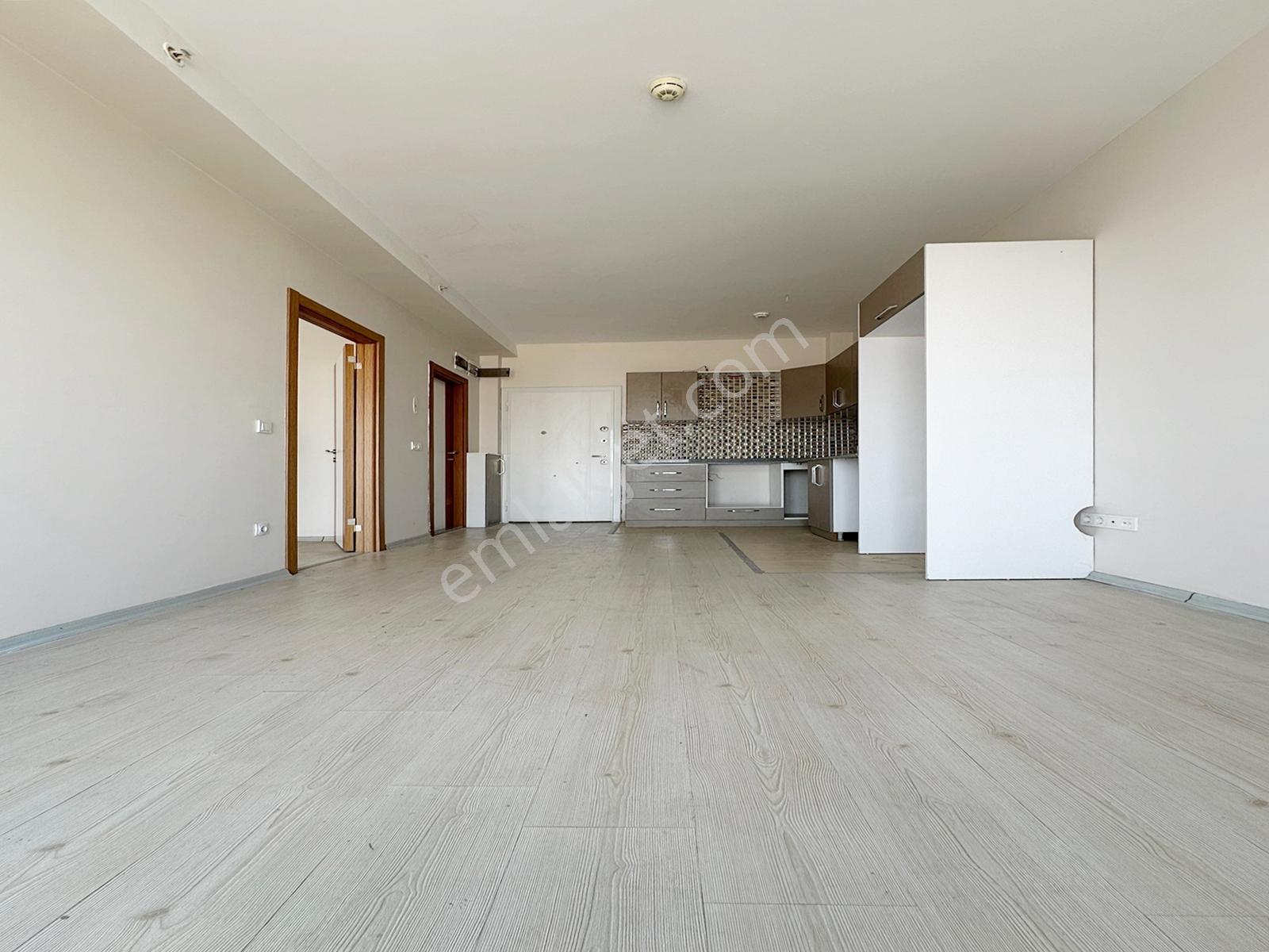 Cumhuriyet Mahallesi Havuzlu+güvenlikli Site İçi 1+1 Daire ! — fotoğraf 13