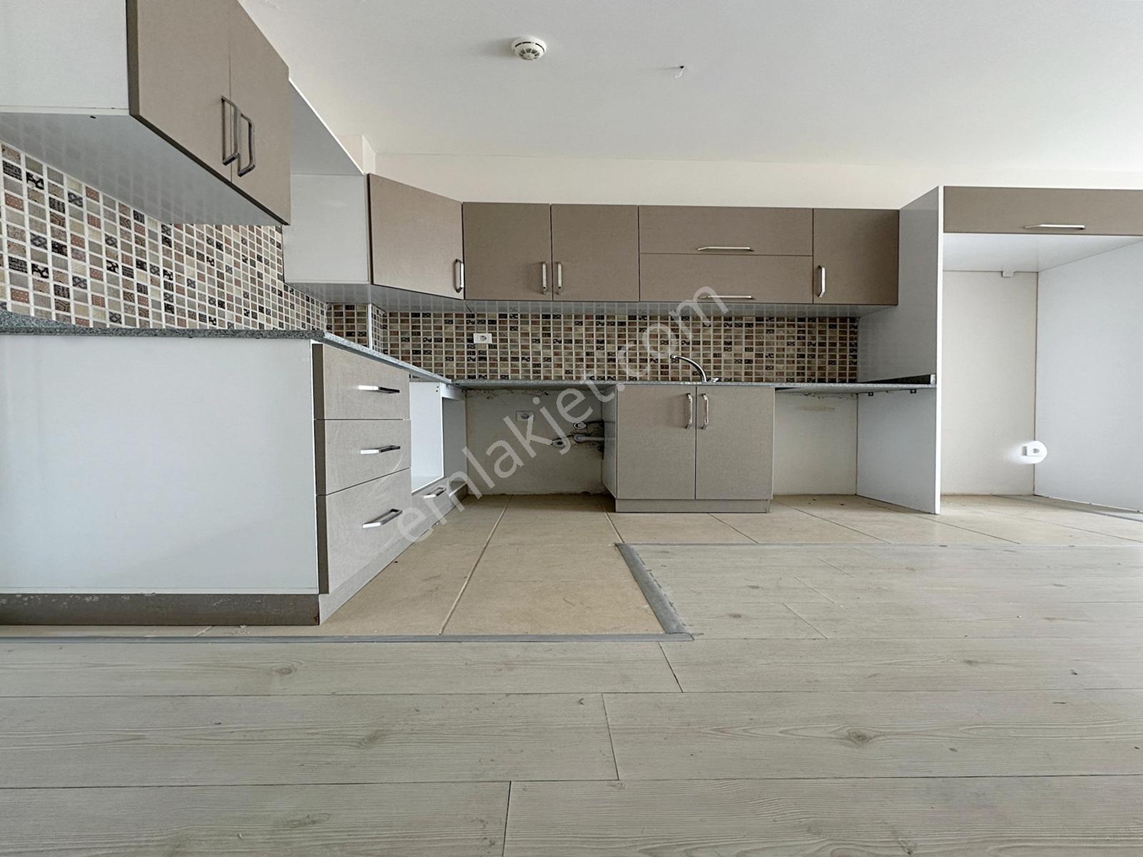Cumhuriyet Mahallesi Havuzlu+güvenlikli Site İçi 1+1 Daire ! — fotoğraf 19