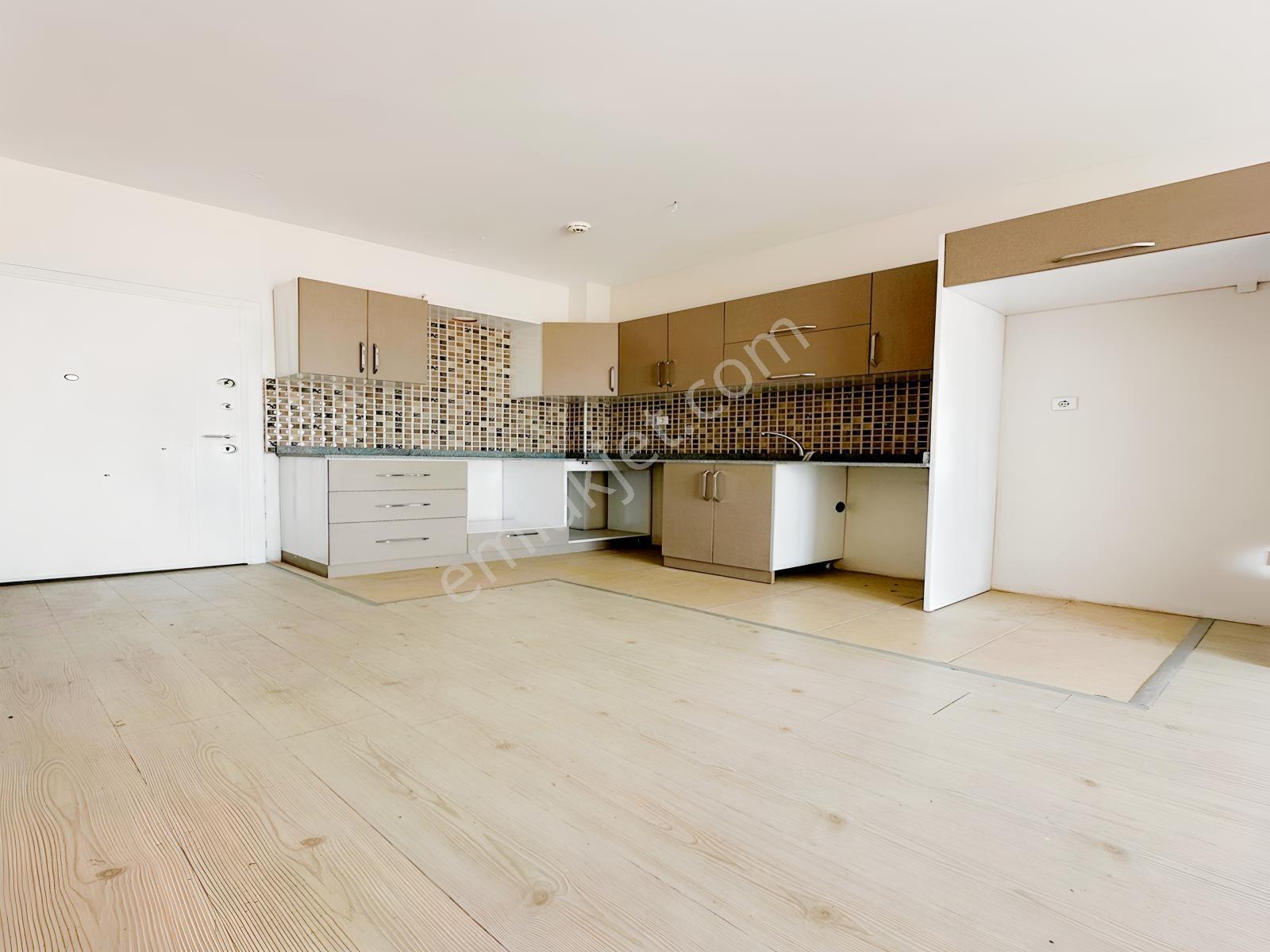 Cumhuriyet Mahallesi Havuzlu+güvenlikli Site İçi 1+1 Daire ! — fotoğraf 27