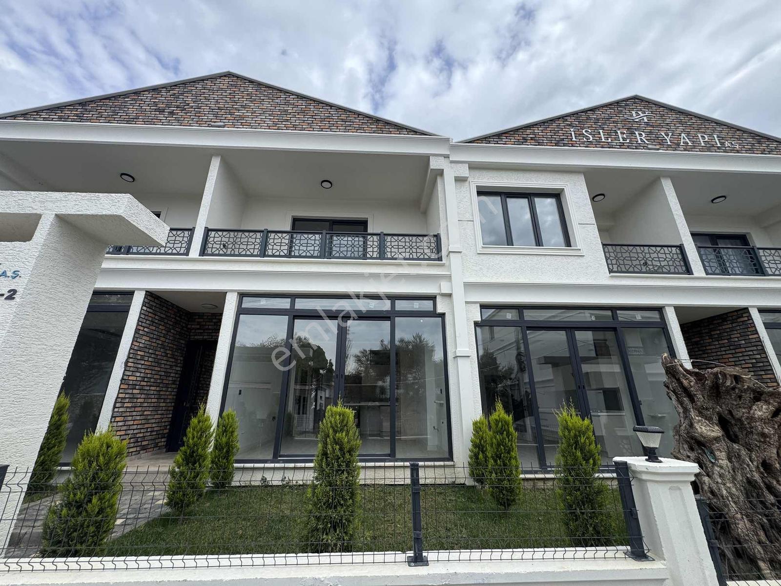 Güçlü Kardeşlerden Güre Köy Merkezinde 1+1 Sıfır Bahçeli Daire