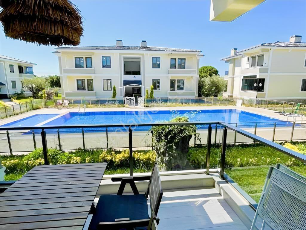 Güçlü Kardeşler Havuzlu Site İçerisinde Denize 150M 2+1 Daire