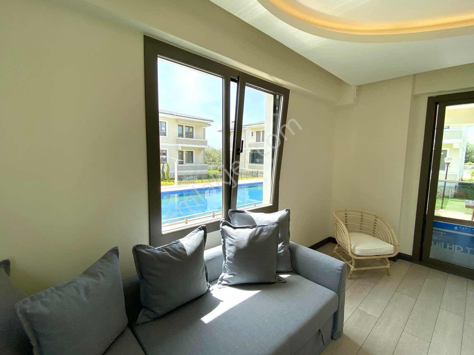 Güçlü Kardeşler Havuzlu Site İçerisinde Denize 150m 2+1 Daire — fotoğraf 5