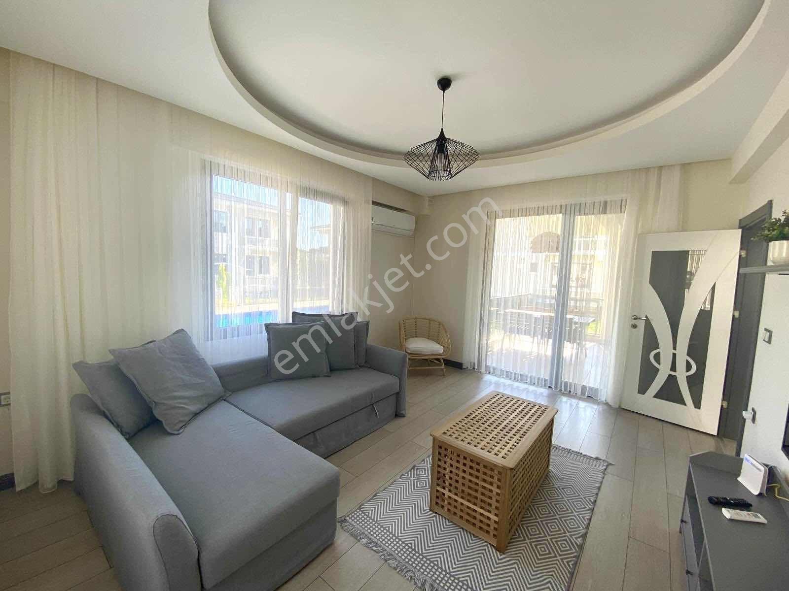 Güçlü Kardeşler Havuzlu Site İçerisinde Denize 150m 2+1 Daire — fotoğraf 6