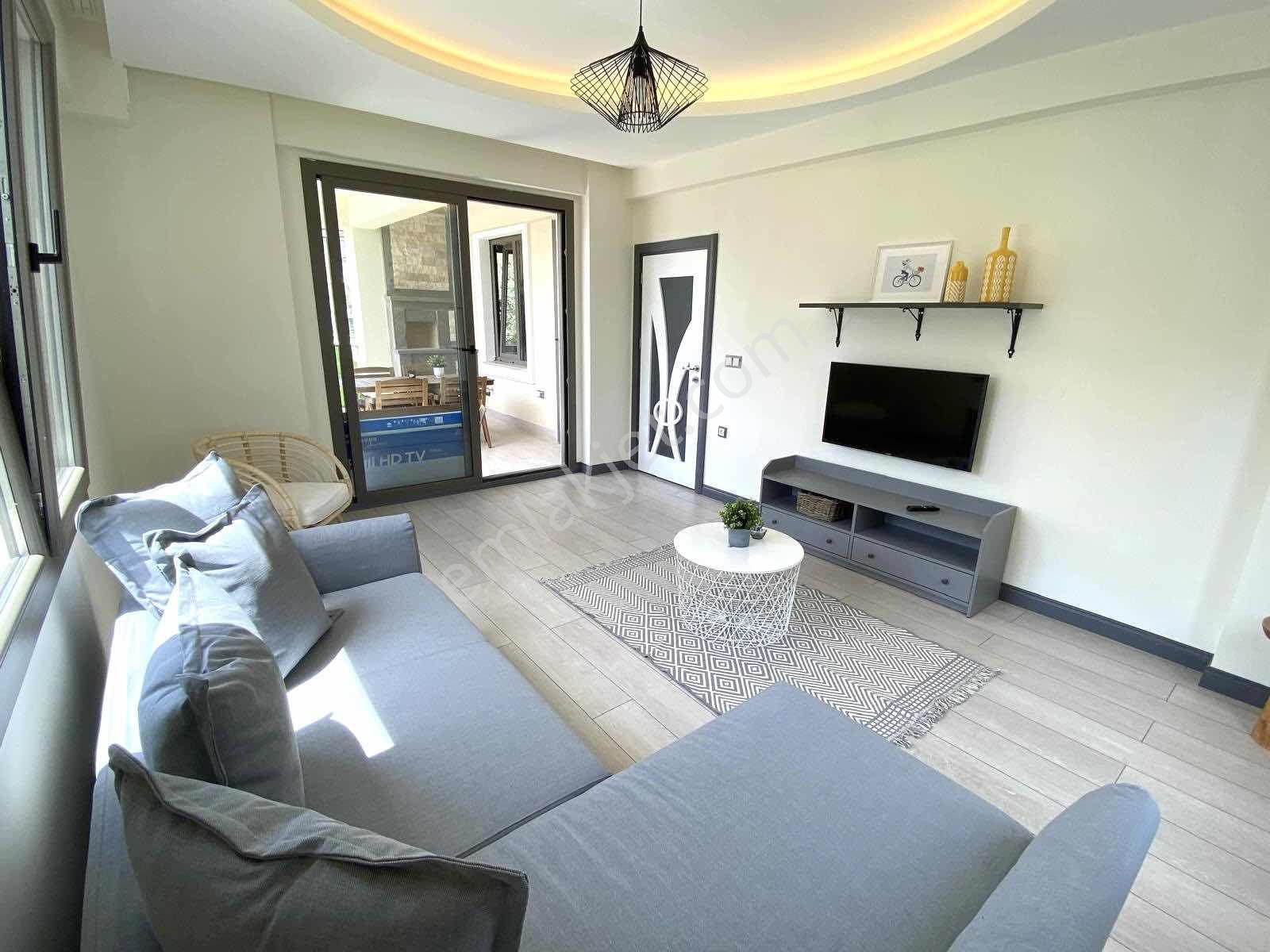 Güçlü Kardeşler Havuzlu Site İçerisinde Denize 150m 2+1 Daire — fotoğraf 8