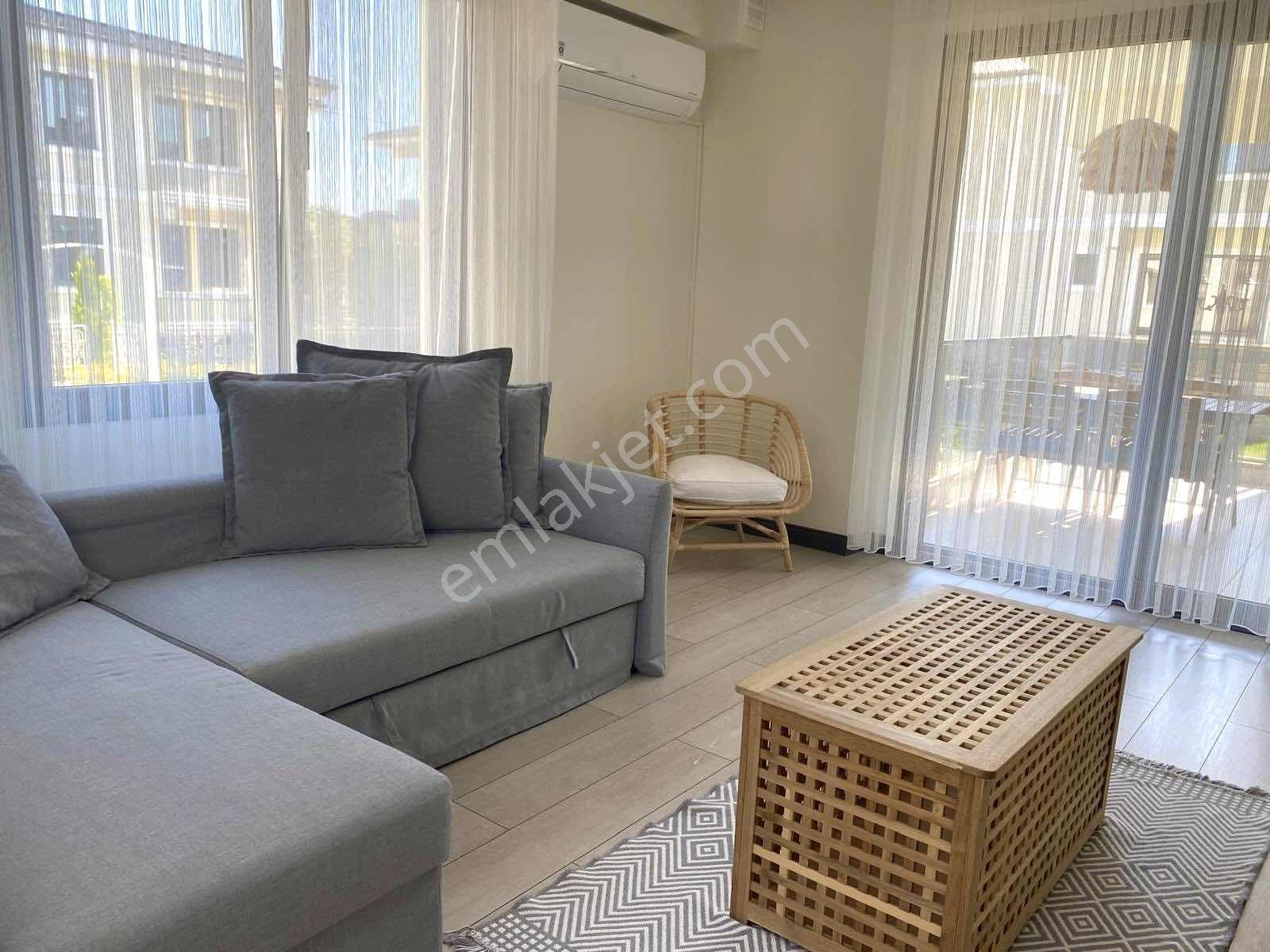 Güçlü Kardeşler Havuzlu Site İçerisinde Denize 150m 2+1 Daire — fotoğraf 10