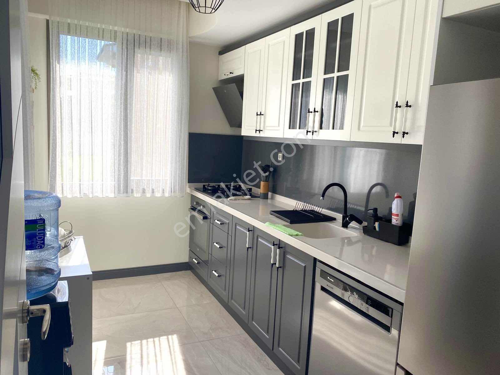Güçlü Kardeşler Havuzlu Site İçerisinde Denize 150m 2+1 Daire — fotoğraf 11