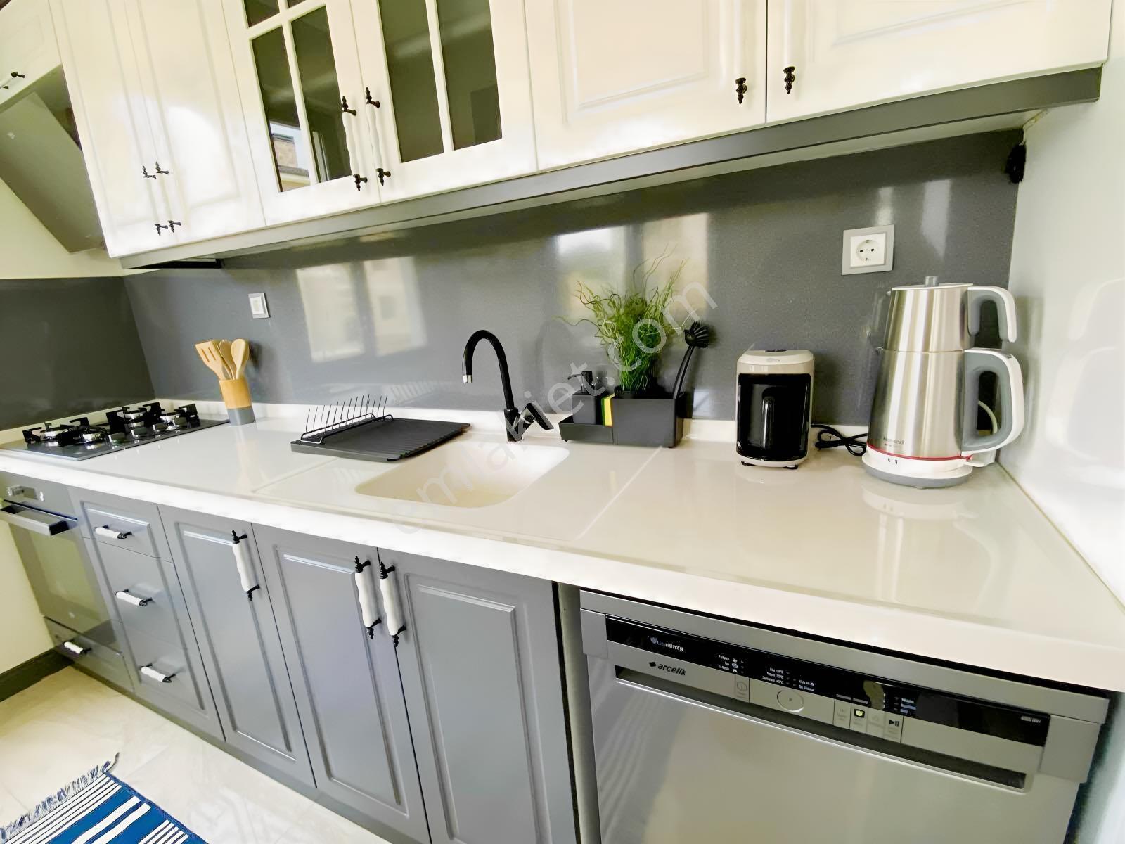 Güçlü Kardeşler Havuzlu Site İçerisinde Denize 150m 2+1 Daire — fotoğraf 15