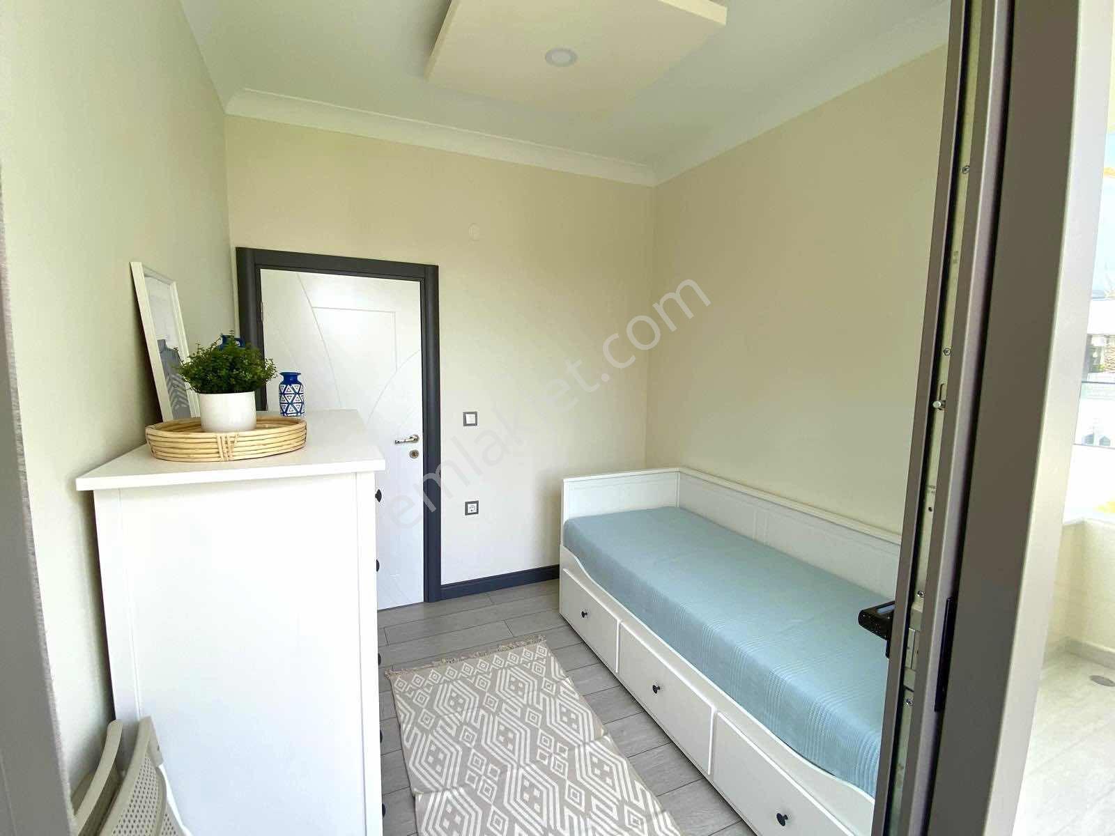 Güçlü Kardeşler Havuzlu Site İçerisinde Denize 150m 2+1 Daire — fotoğraf 21