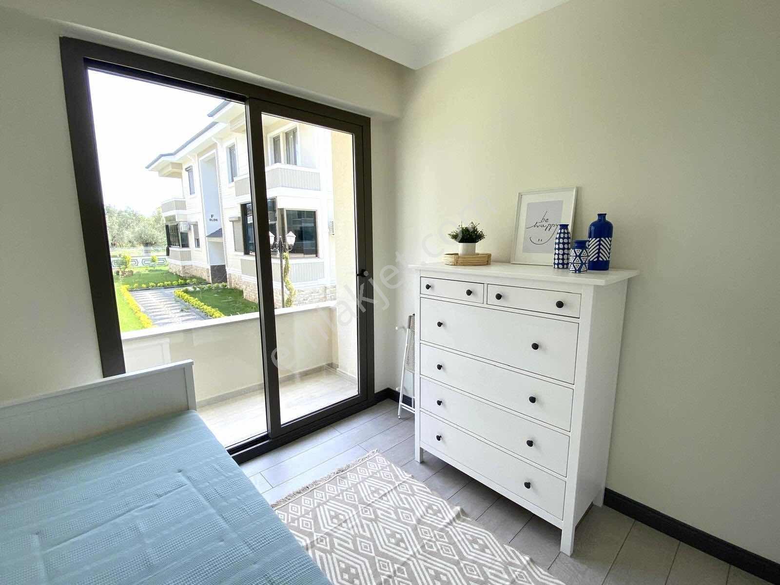 Güçlü Kardeşler Havuzlu Site İçerisinde Denize 150m 2+1 Daire — fotoğraf 24