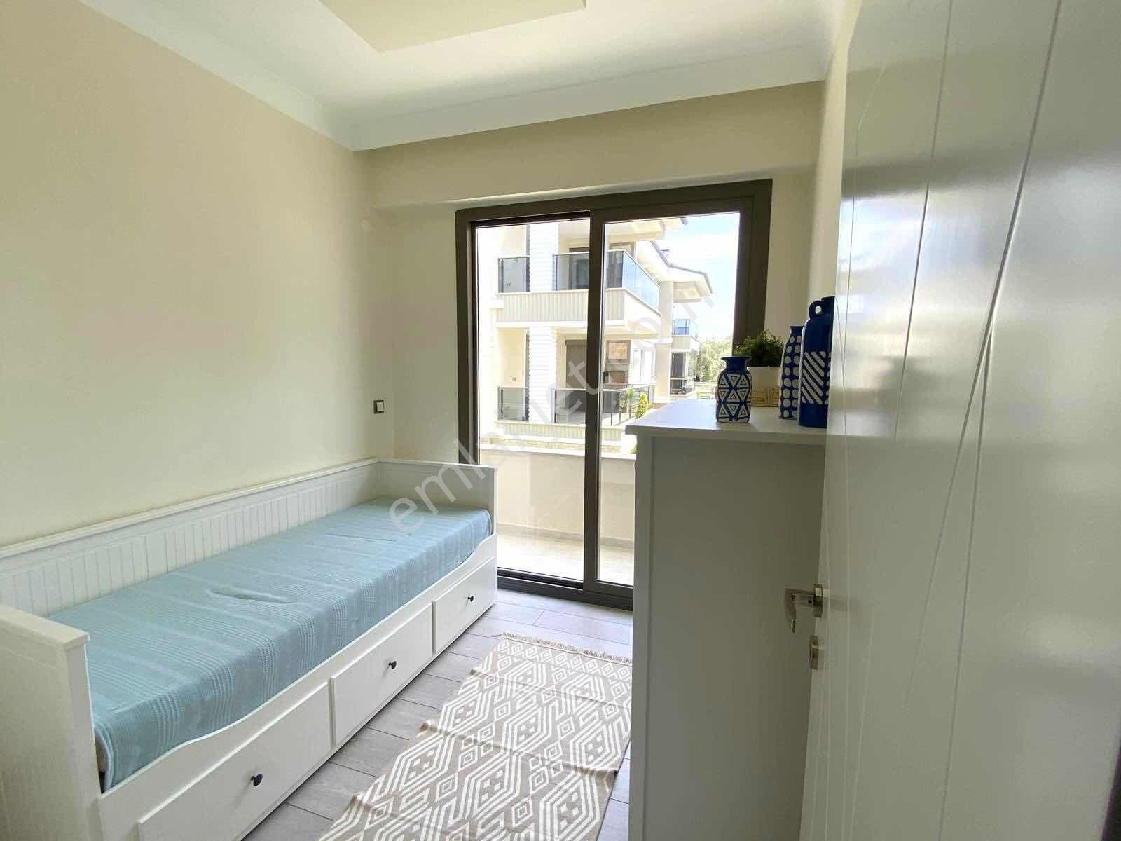 Güçlü Kardeşler Havuzlu Site İçerisinde Denize 150m 2+1 Daire — fotoğraf 26