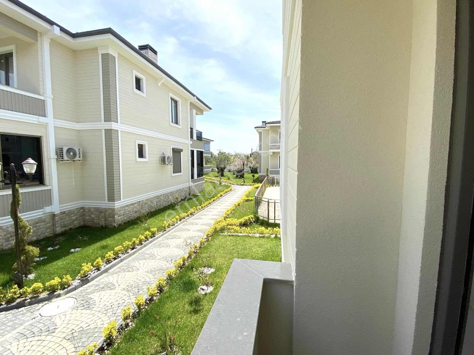 Güçlü Kardeşler Havuzlu Site İçerisinde Denize 150m 2+1 Daire — fotoğraf 29