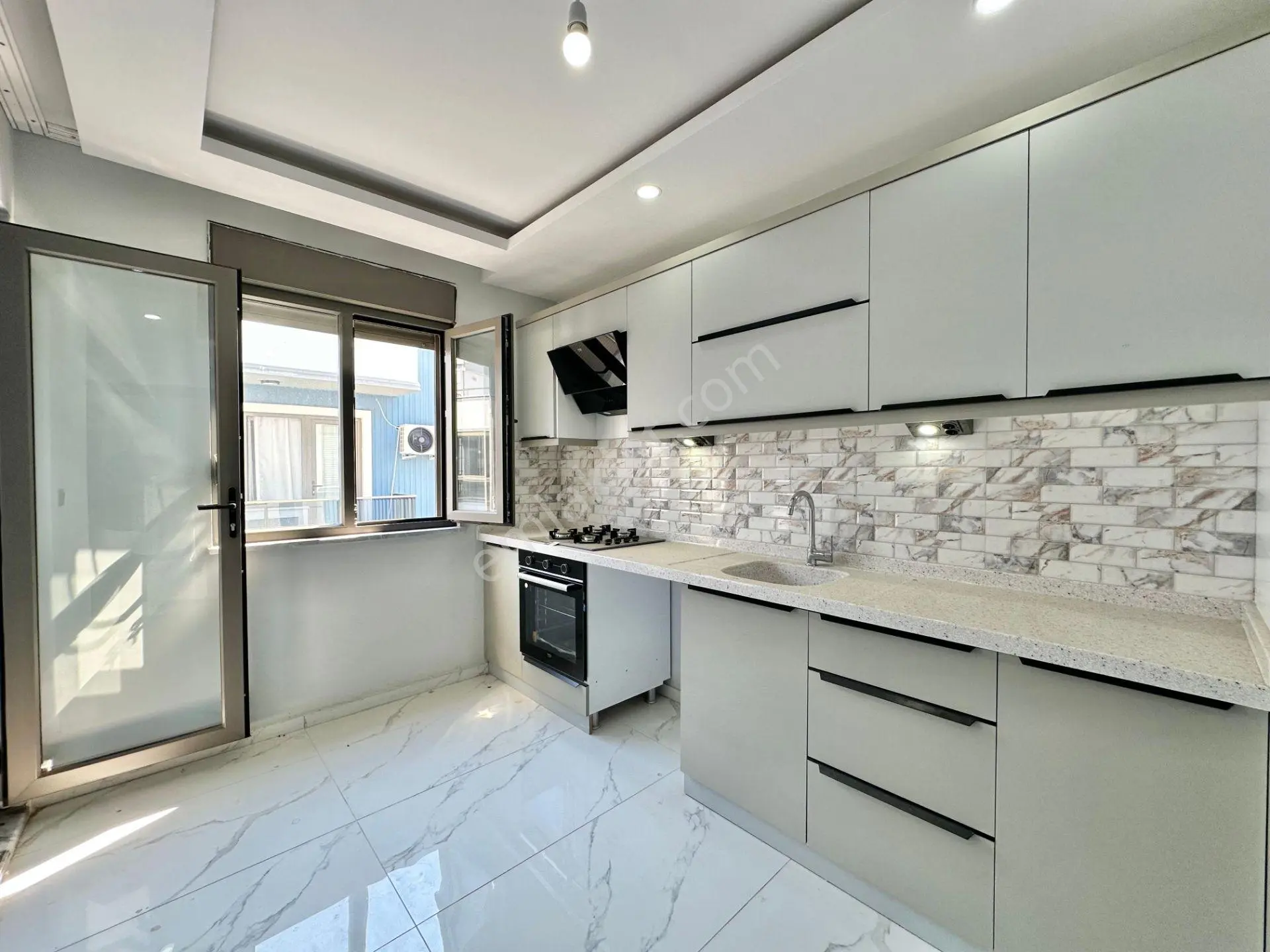 ꧁ay Emlaktan꧂akçay'da Muhteşem Konumlu Denize 600 Metre Geniş Teraslı Satılık 4+1 Dublex Daire — fotoğraf 3