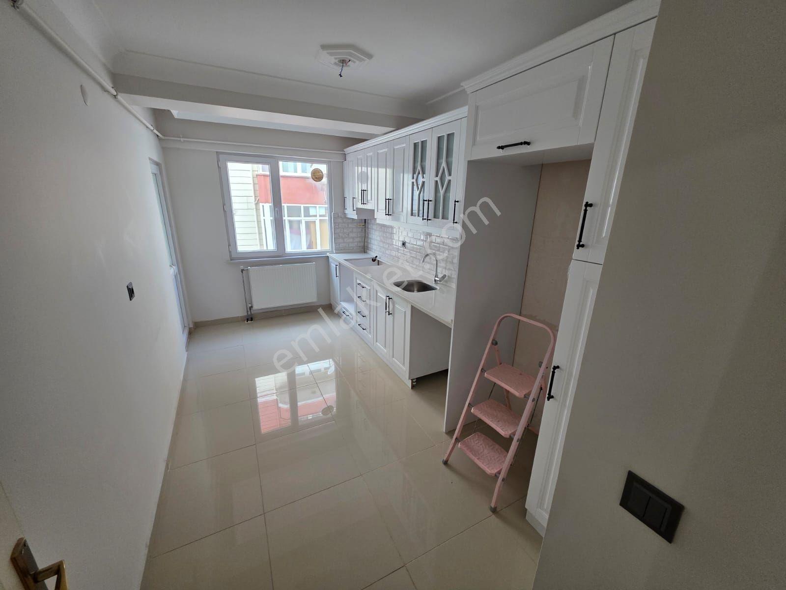 Muhittin Mahallesinde Geniş 3+1 Satılık Daire — fotoğraf 4