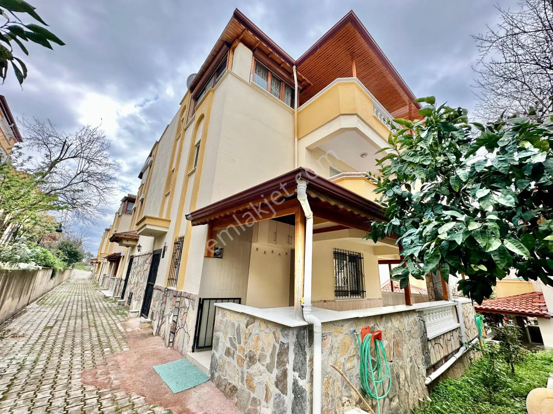꧁Ay Emlaktan꧂Narlı'Da Kazdağı Eteklerinde Muhteşem Deniz Manzaralı Teraslı Satıl...