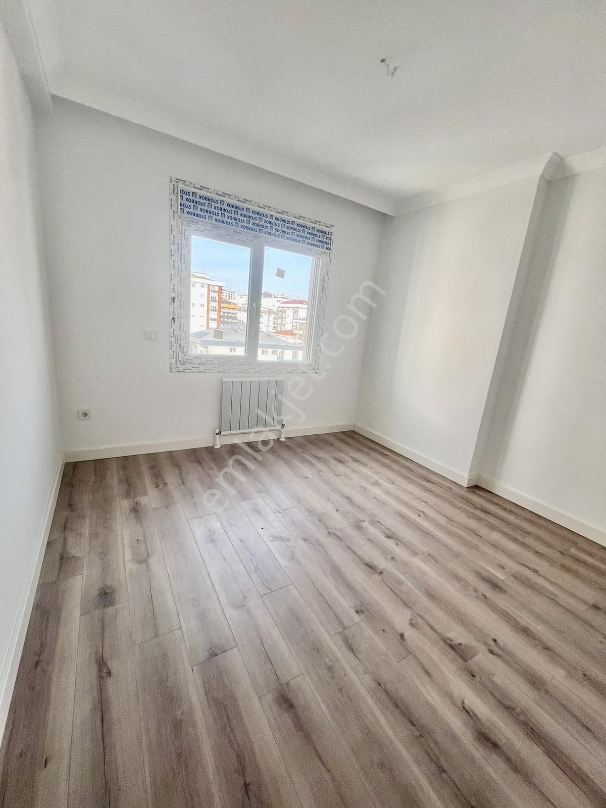 Bağdat Caddesine İkinci Paralel Site İçerisinde Kelepir 2+1