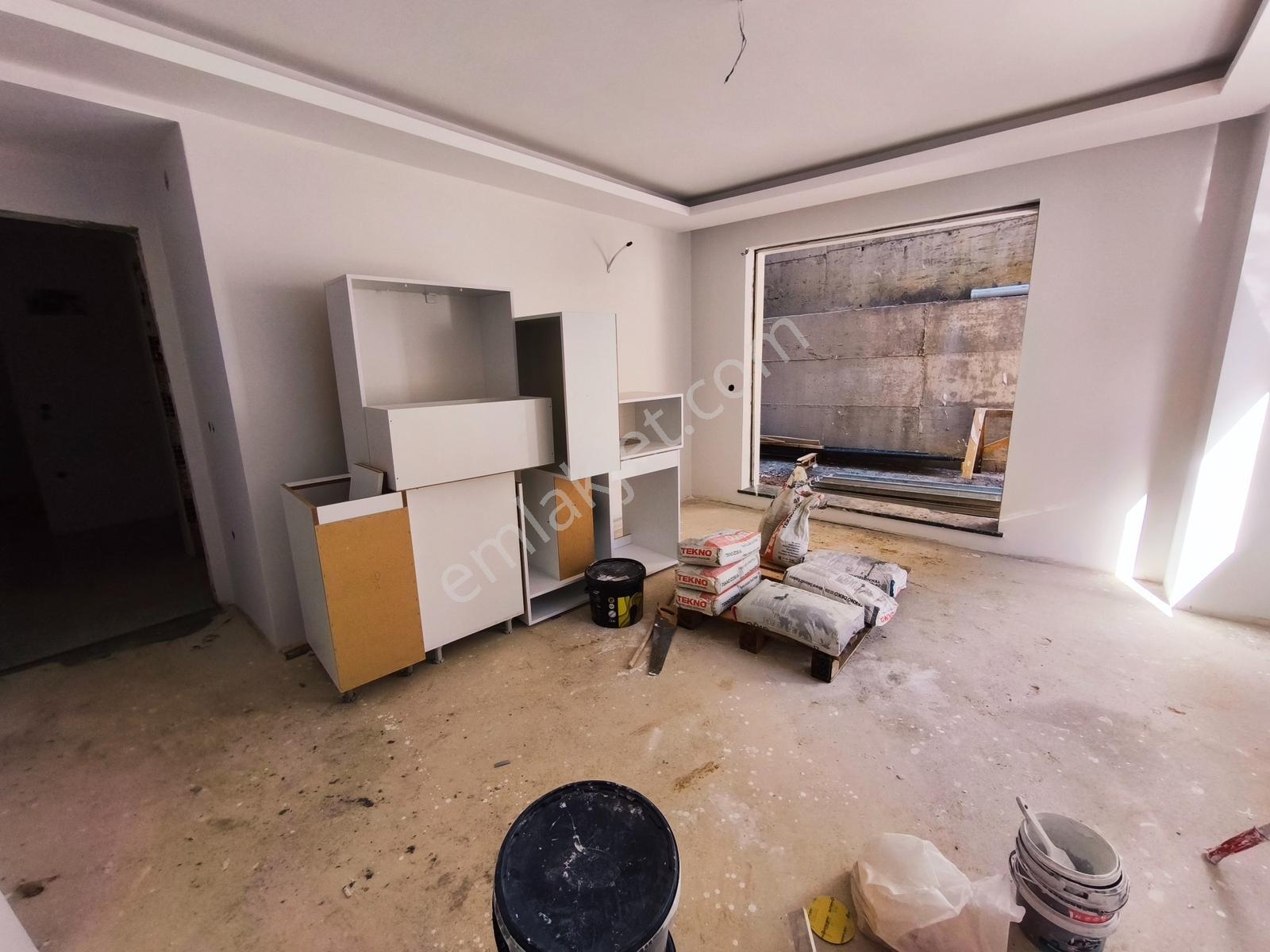 Metroya 5-6 Dakika Yürüme Mesafesinde Bahçe Teraslı 1+1 Daire
