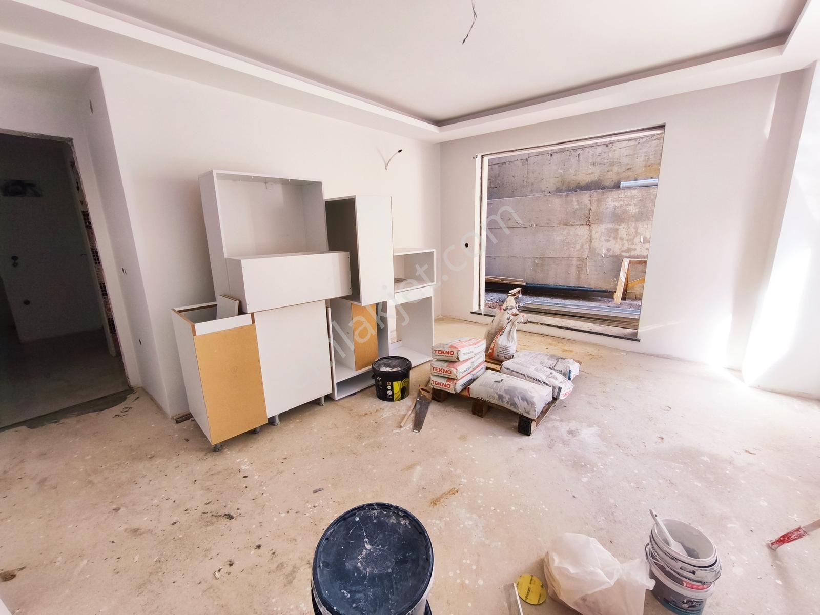 Metroya 5-6 Dakika Yürüme Mesafesinde Bahçe Teraslı 1+1 Daire — fotoğraf 3
