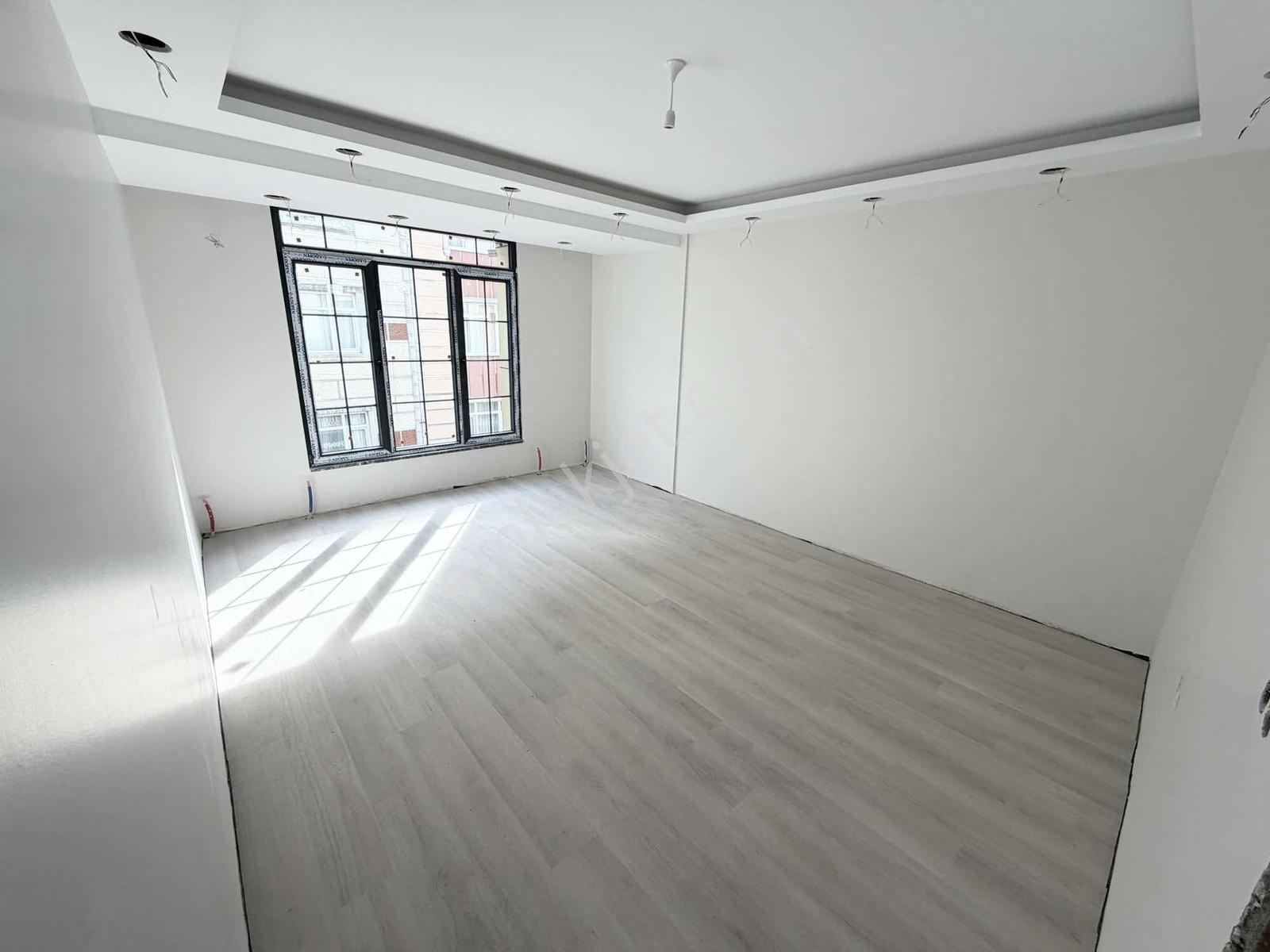 Demir İnşaat 50.Yıl Mah Tranway Dibi Emsalsiz 120M2 Arakatlar