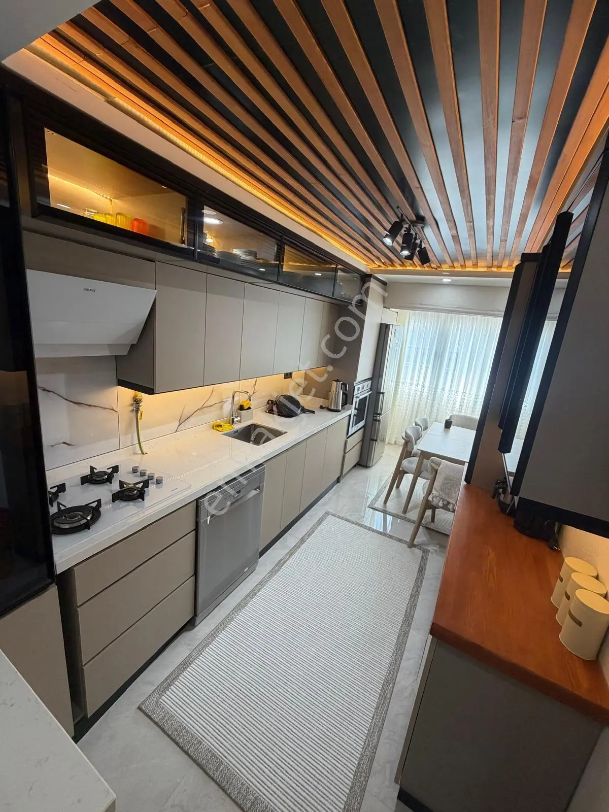 Bergama Zafer Mah Asansörlü Doğalgazlı Kapalı Mutfak 3+1 Geniş Satılık Daire — fotoğraf 5