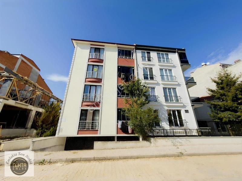 Nokta Emlak'Dan Satılık 2+1 İskanlı Arakat Ön Cephe Daire