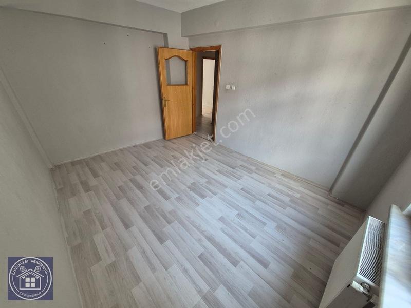 Yunus Emre Mah.cadde Üstü Satılık 3+1 Daire — fotoğraf 2