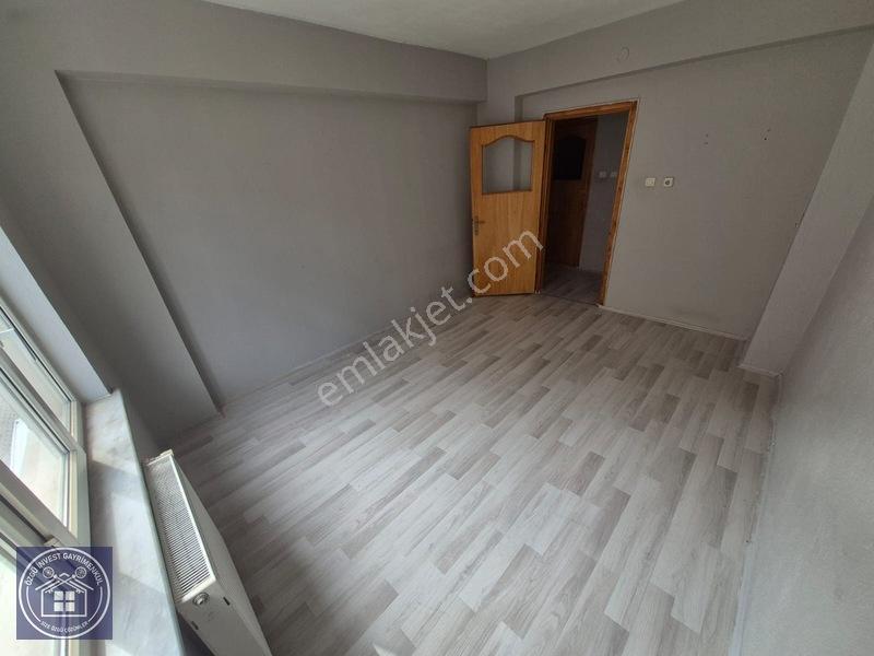 Yunus Emre Mah.cadde Üstü Satılık 3+1 Daire — fotoğraf 6