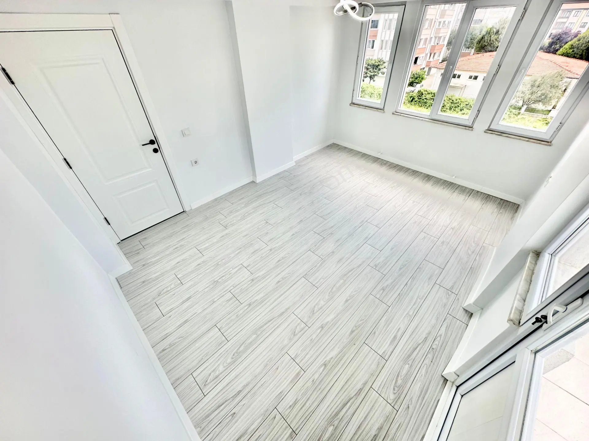 ꧁ay Emlak'tan꧂altınkum'da Şık Tasarımlı Ayrı Mutfaklı Geniş Çift Balkonlu Satılık 3+1 Daire — fotoğraf 17