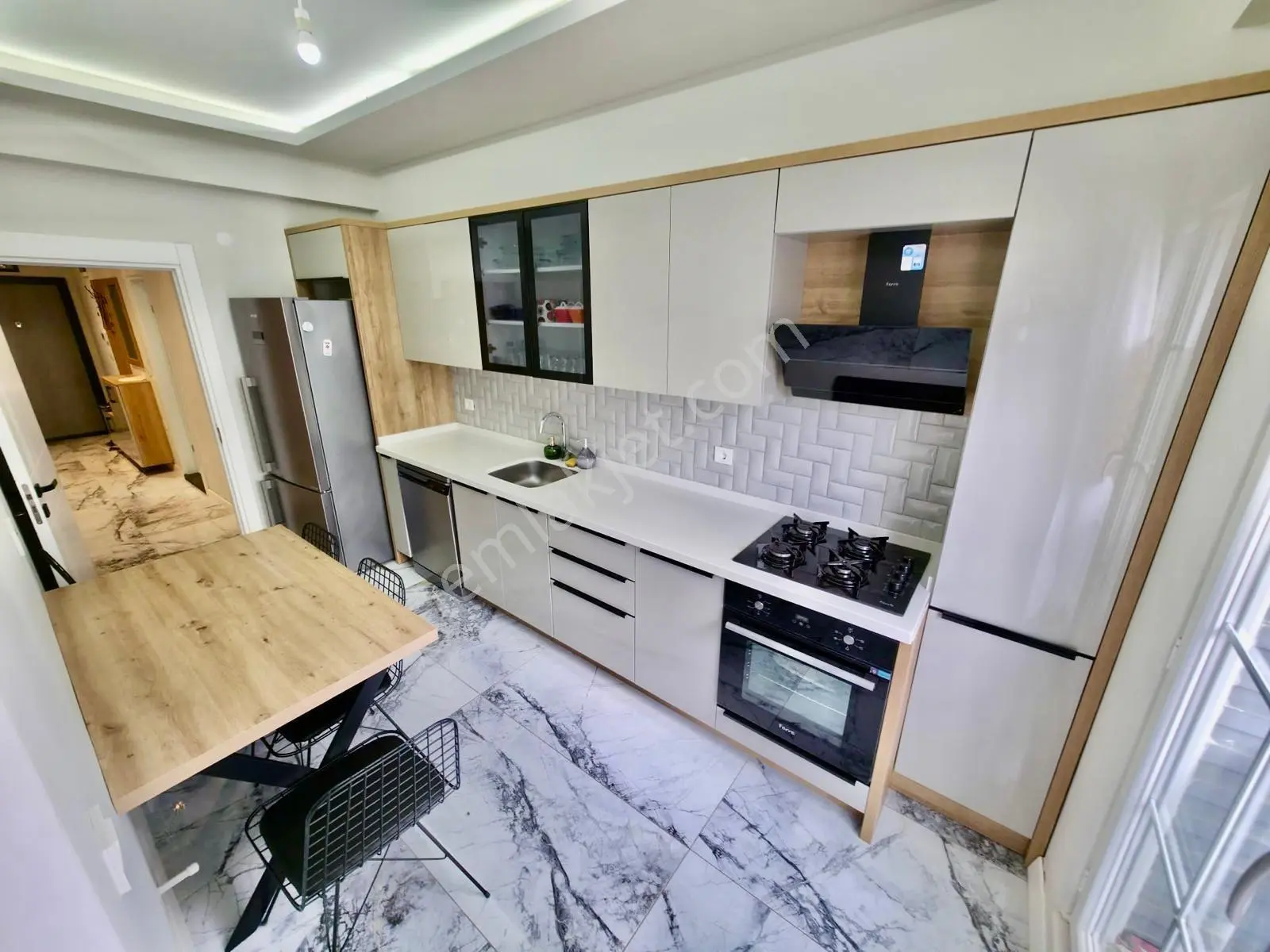 ⭐Ay Emlaktan⭐Akçay'Da Kapalı Balkon Şık Tasarımlı Arakat Ön Cephe Satılık 2+1...