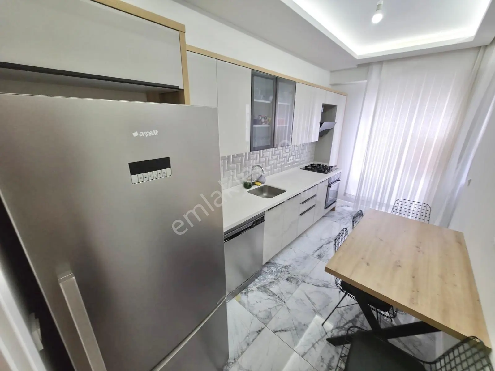 ⭐ay Emlaktan⭐akçay'da Kapalı Balkon Şık Tasarımlı Arakat Ön Cephe Satılık 2+1 Ultra Lüx Daire — fotoğraf 4