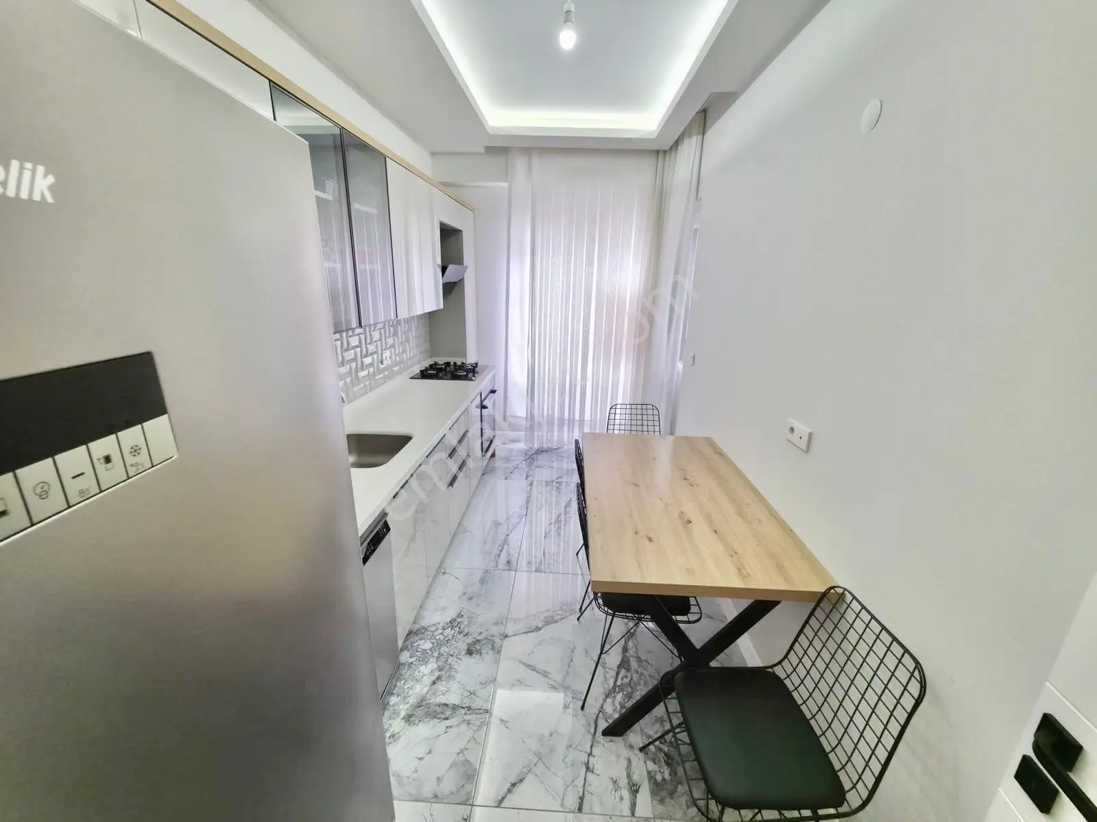 ⭐ay Emlaktan⭐akçay'da Kapalı Balkon Şık Tasarımlı Arakat Ön Cephe Satılık 2+1 Ultra Lüx Daire — fotoğraf 5