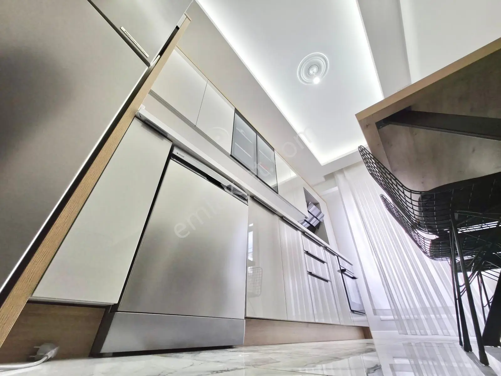 ⭐ay Emlaktan⭐akçay'da Kapalı Balkon Şık Tasarımlı Arakat Ön Cephe Satılık 2+1 Ultra Lüx Daire — fotoğraf 7