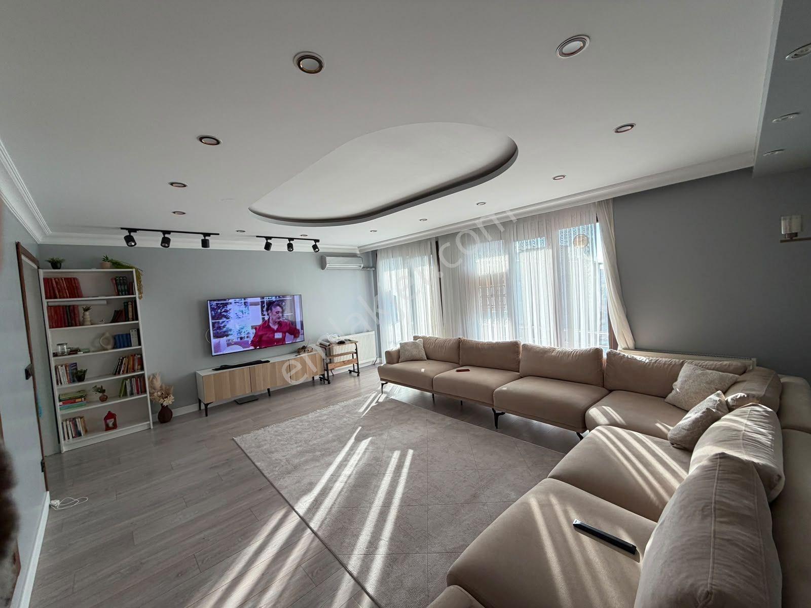 Beylikdüzü Kavaklı Da Merkezi Konumda Marmara Mah.yakın Satılık Dubleks Daire 3+2 200 M2 — fotoğraf 8