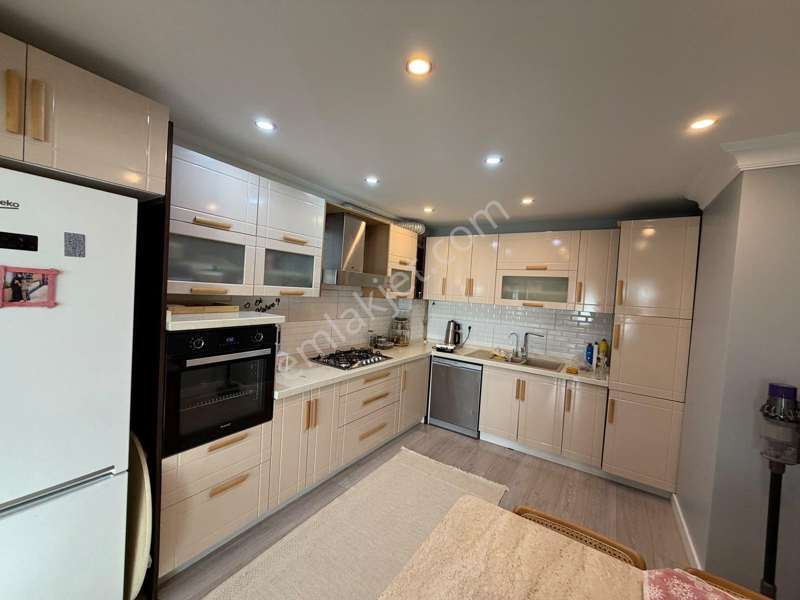Beylikdüzü Kavaklı Da Merkezi Konumda Marmara Mah.yakın Satılık Dubleks Daire 3+2 200 M2 — fotoğraf 16