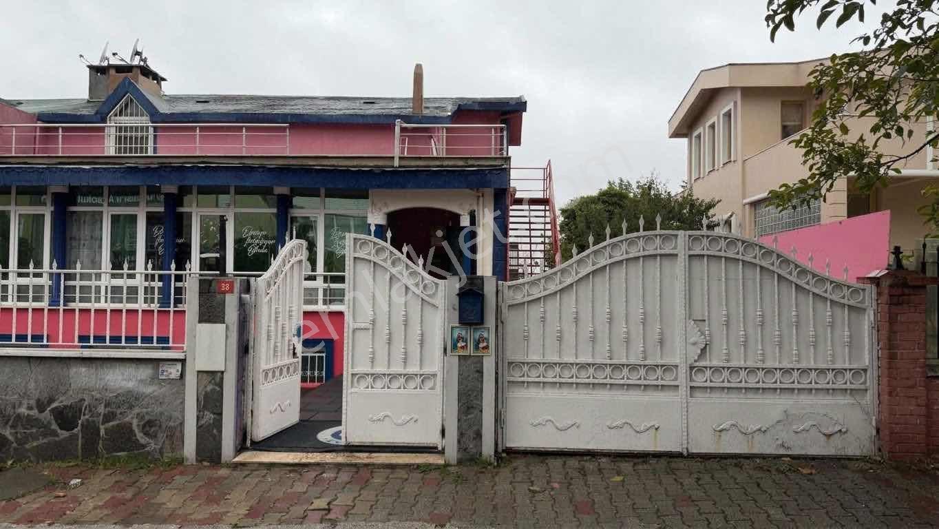Büyükçekmece Cumhuriyet'Te Merkezi Konumda 411M2 Müstakil Villa