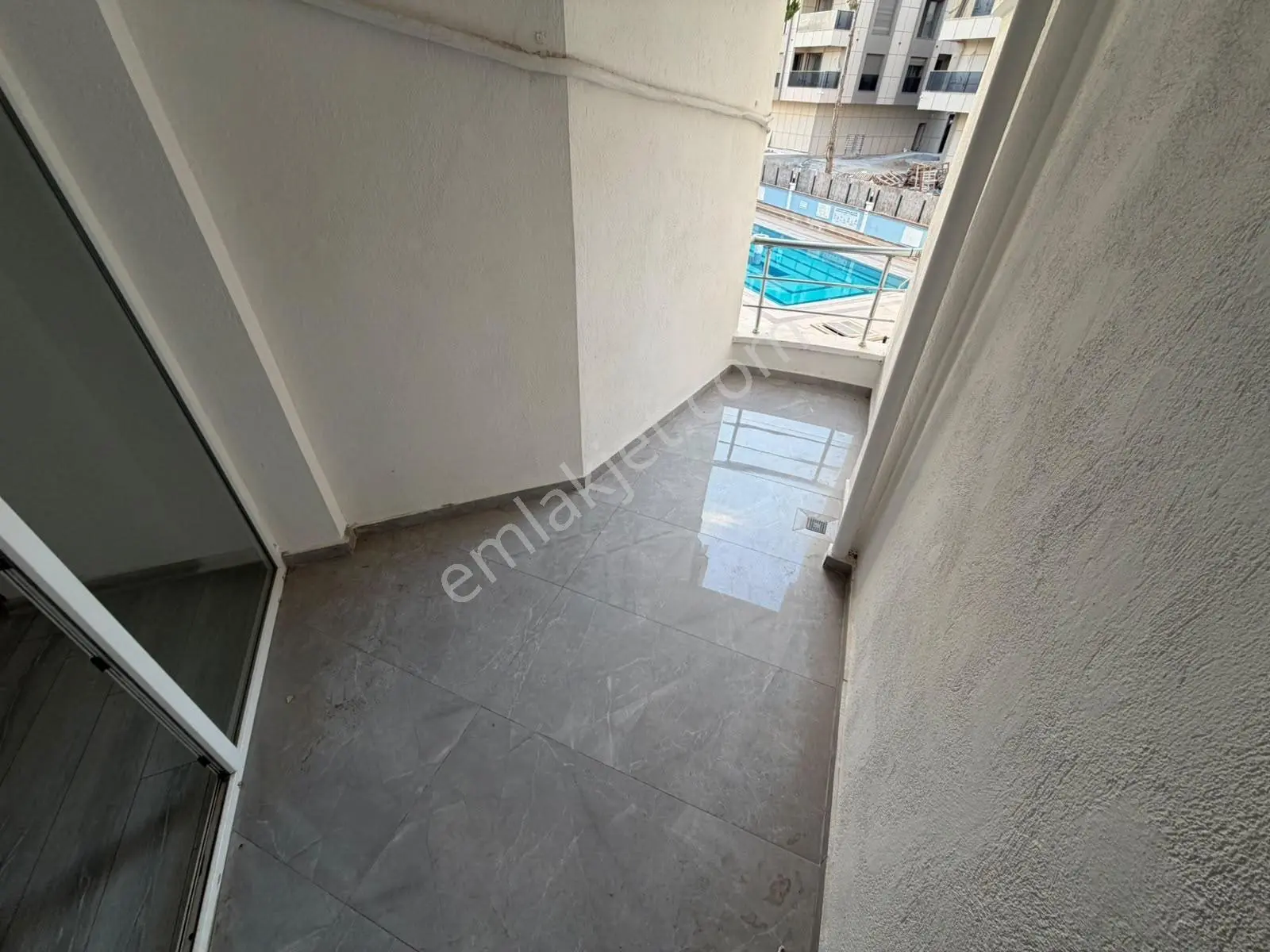 Didim Efeler Mahallesinde 2+1 Havuzlu Acil Satılık Daire — fotoğraf 5