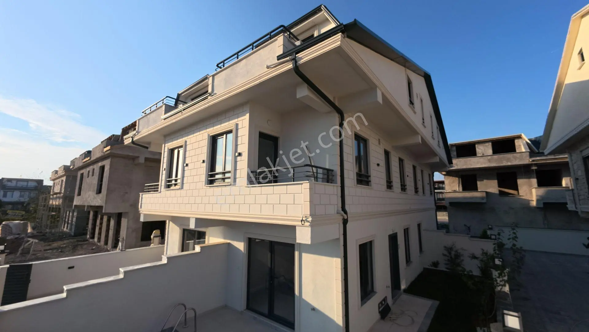 Sakarya Kocaali De Havuzlu Ayrı Mutfak Müstakil 4+1 — fotoğraf 3