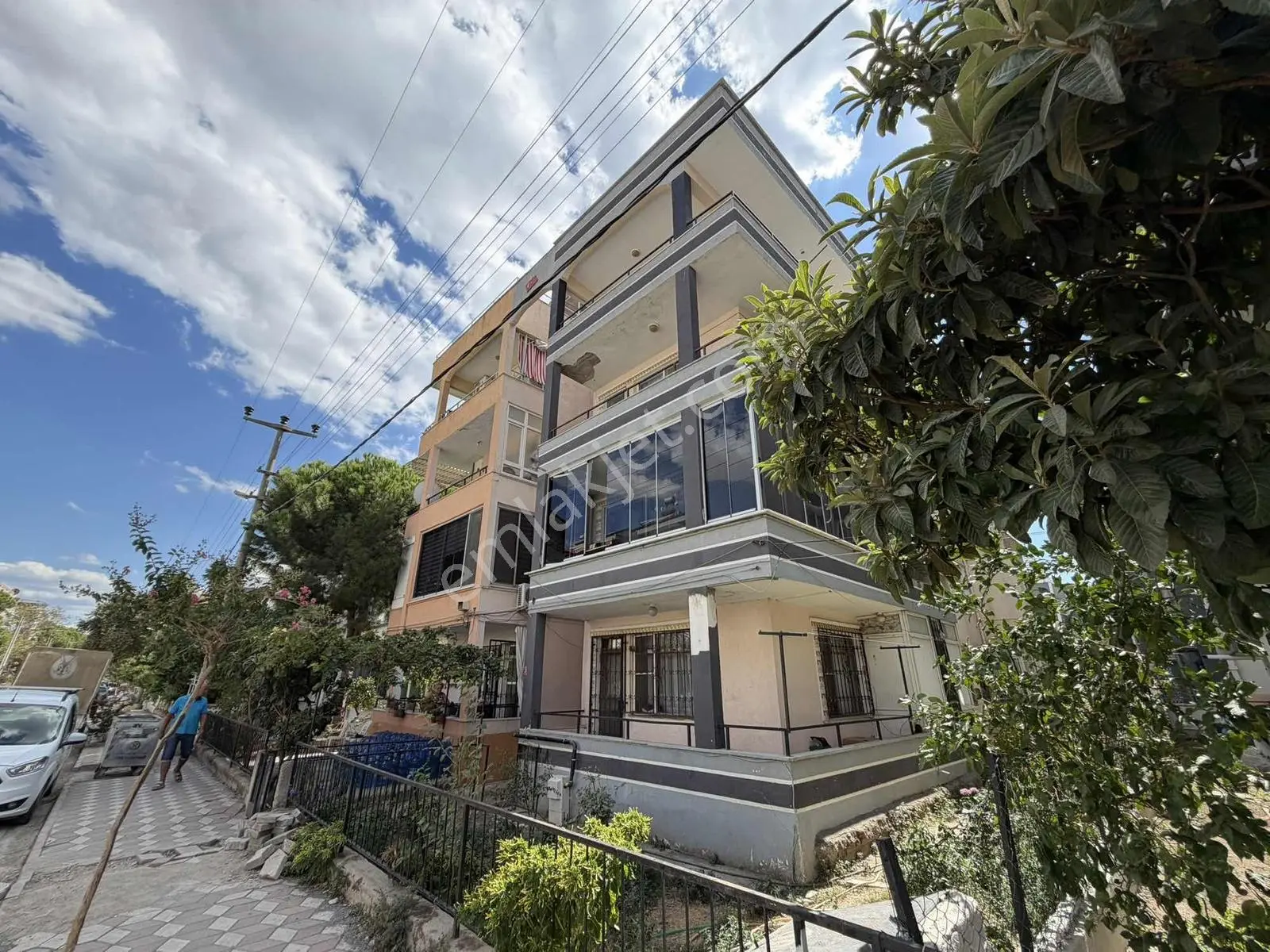 Sv 'Den Yetkili 2+1 Cuma Pazarında