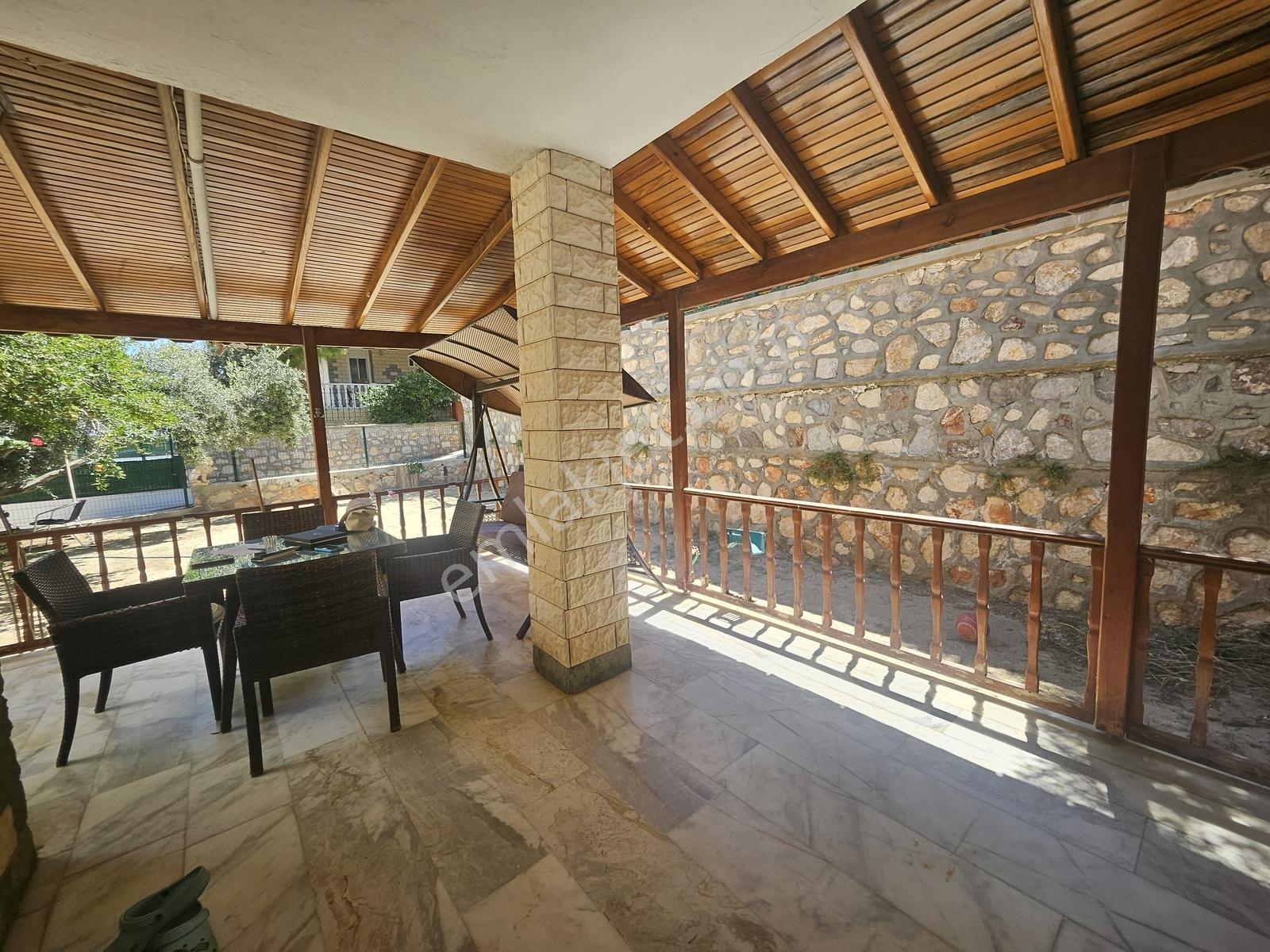 Çeşme Çiftlikköy Serakent Sitesinde Satılık Tripleks 3+1 Villa — fotoğraf 6