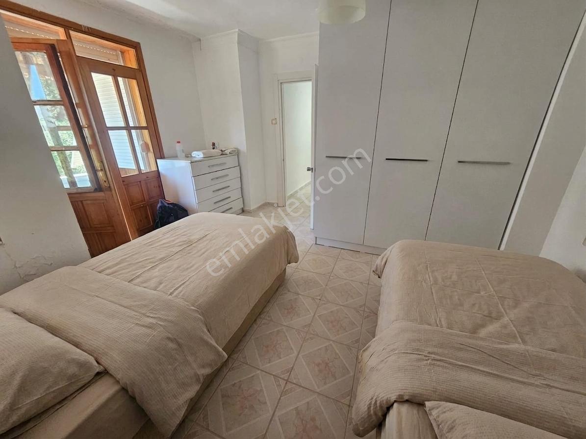 Çeşme Çiftlikköy Serakent Sitesinde Satılık Tripleks 3+1 Villa — fotoğraf 12