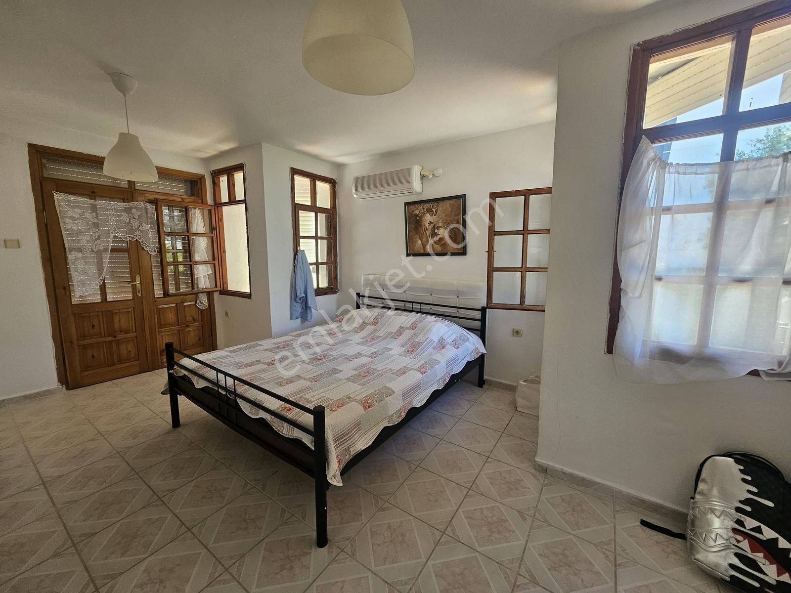 Çeşme Çiftlikköy Serakent Sitesinde Satılık Tripleks 3+1 Villa — fotoğraf 14