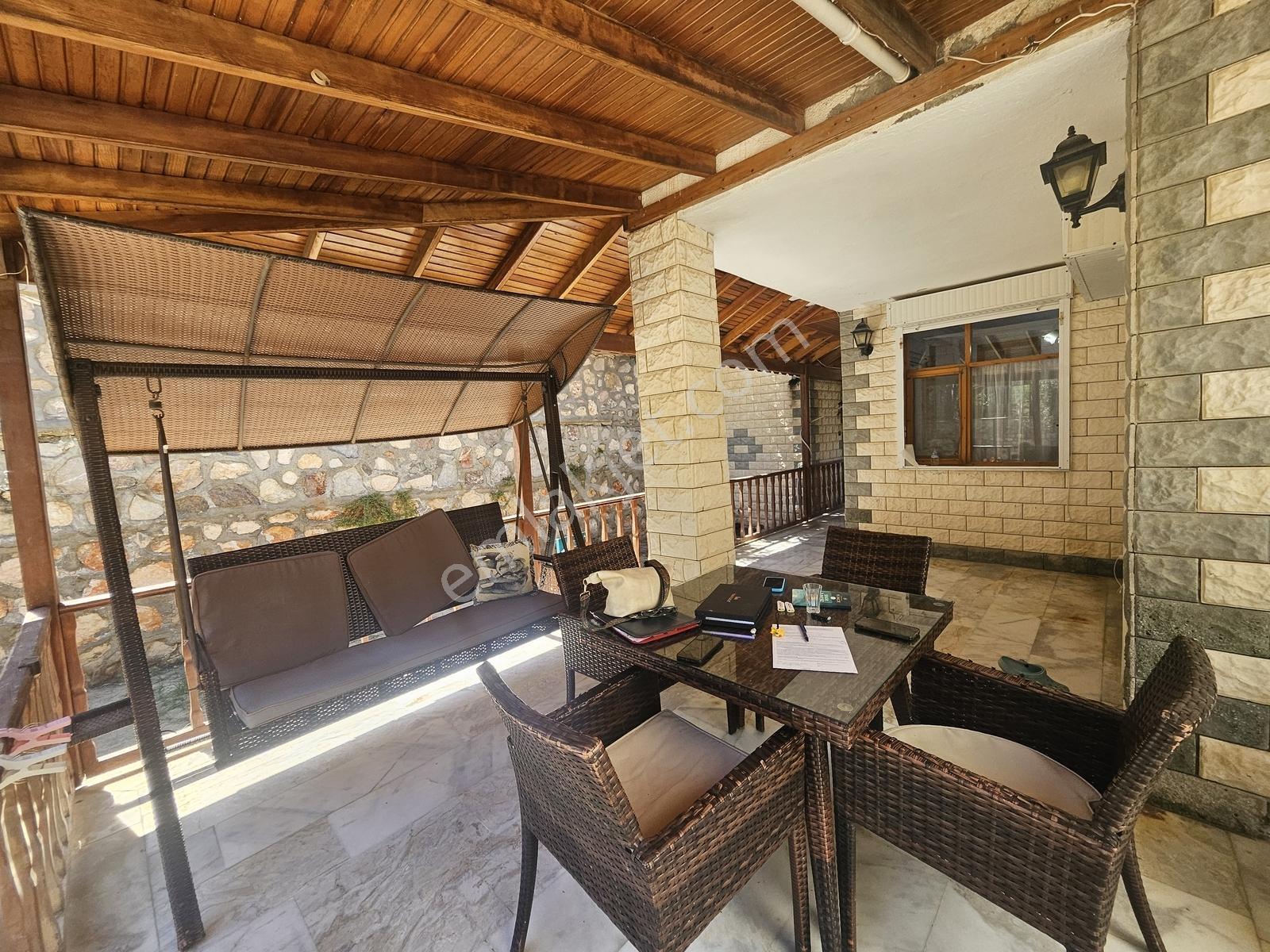 Çeşme Çiftlikköy Serakent Sitesinde Satılık Tripleks 3+1 Villa — fotoğraf 17