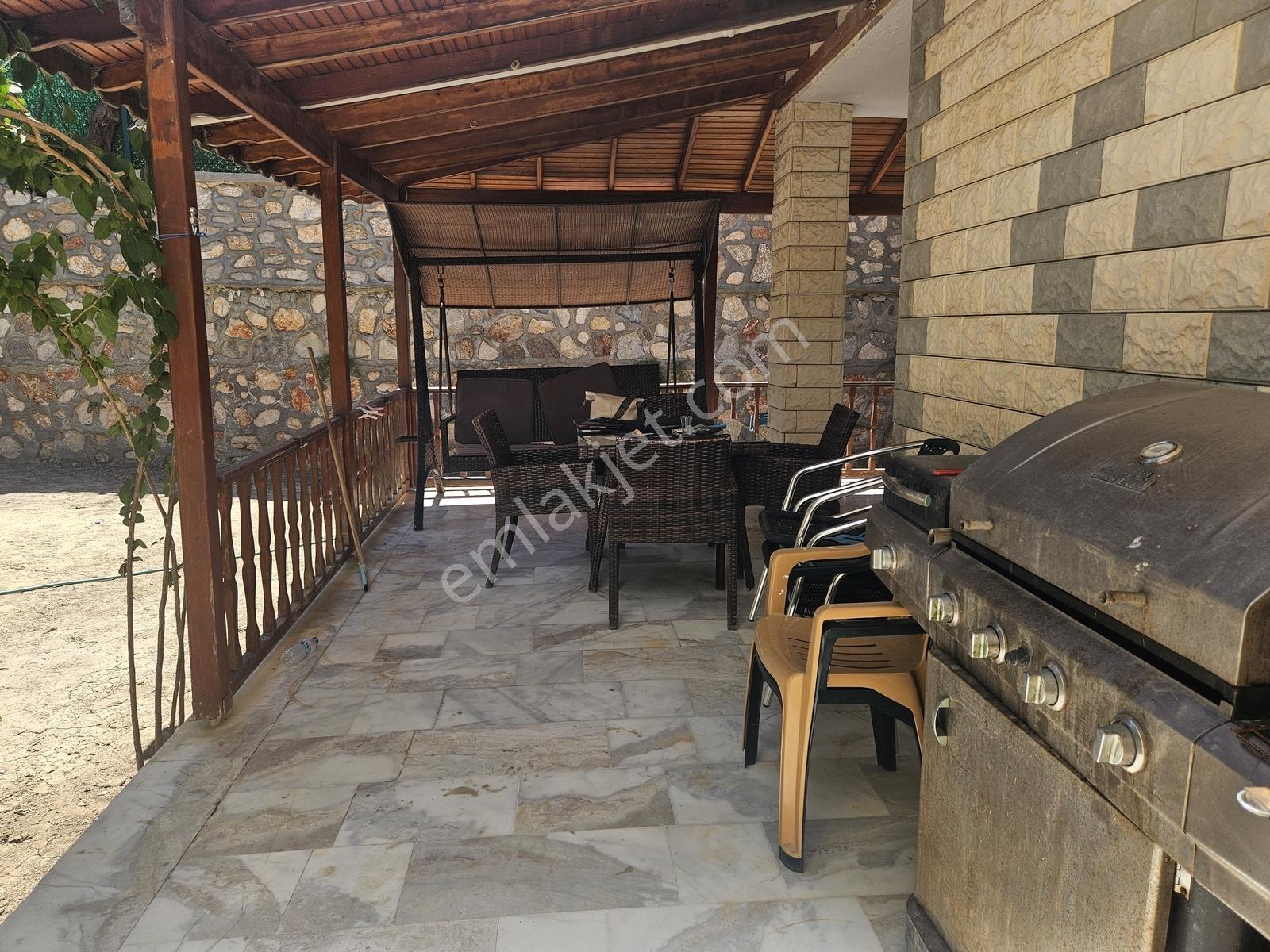 Çeşme Çiftlikköy Serakent Sitesinde Satılık Tripleks 3+1 Villa — fotoğraf 18