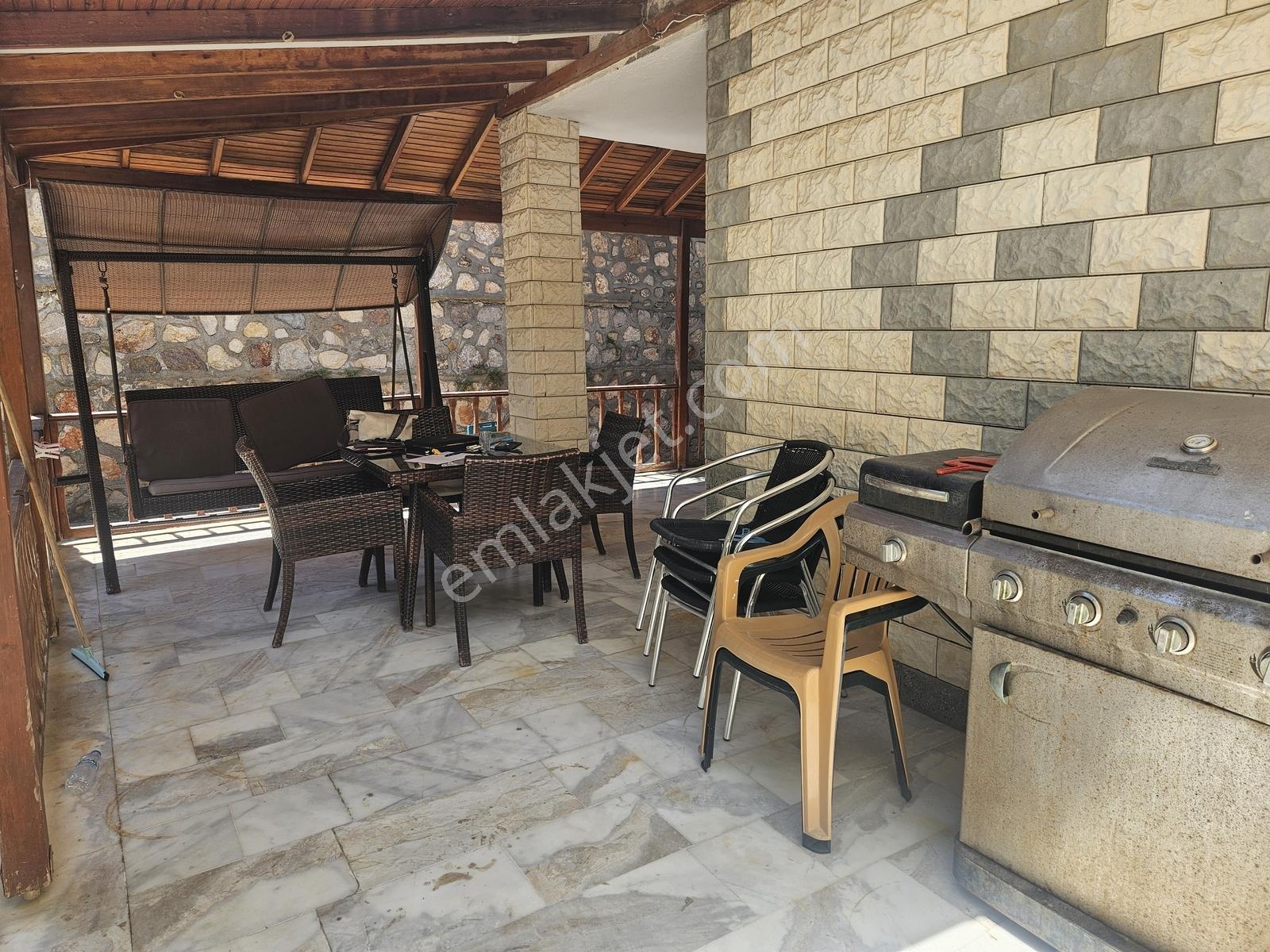 Çeşme Çiftlikköy Serakent Sitesinde Satılık Tripleks 3+1 Villa — fotoğraf 19