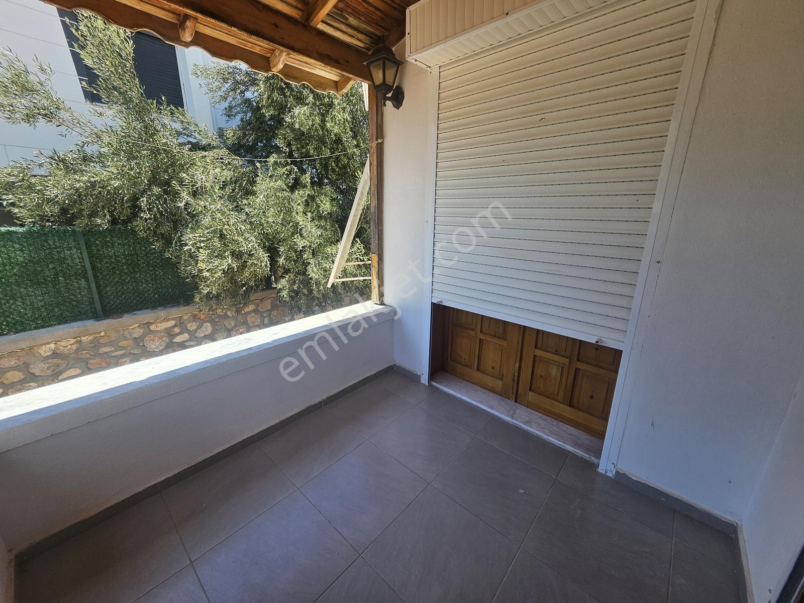 Çeşme Çiftlikköy Serakent Sitesinde Satılık Tripleks 3+1 Villa — fotoğraf 21